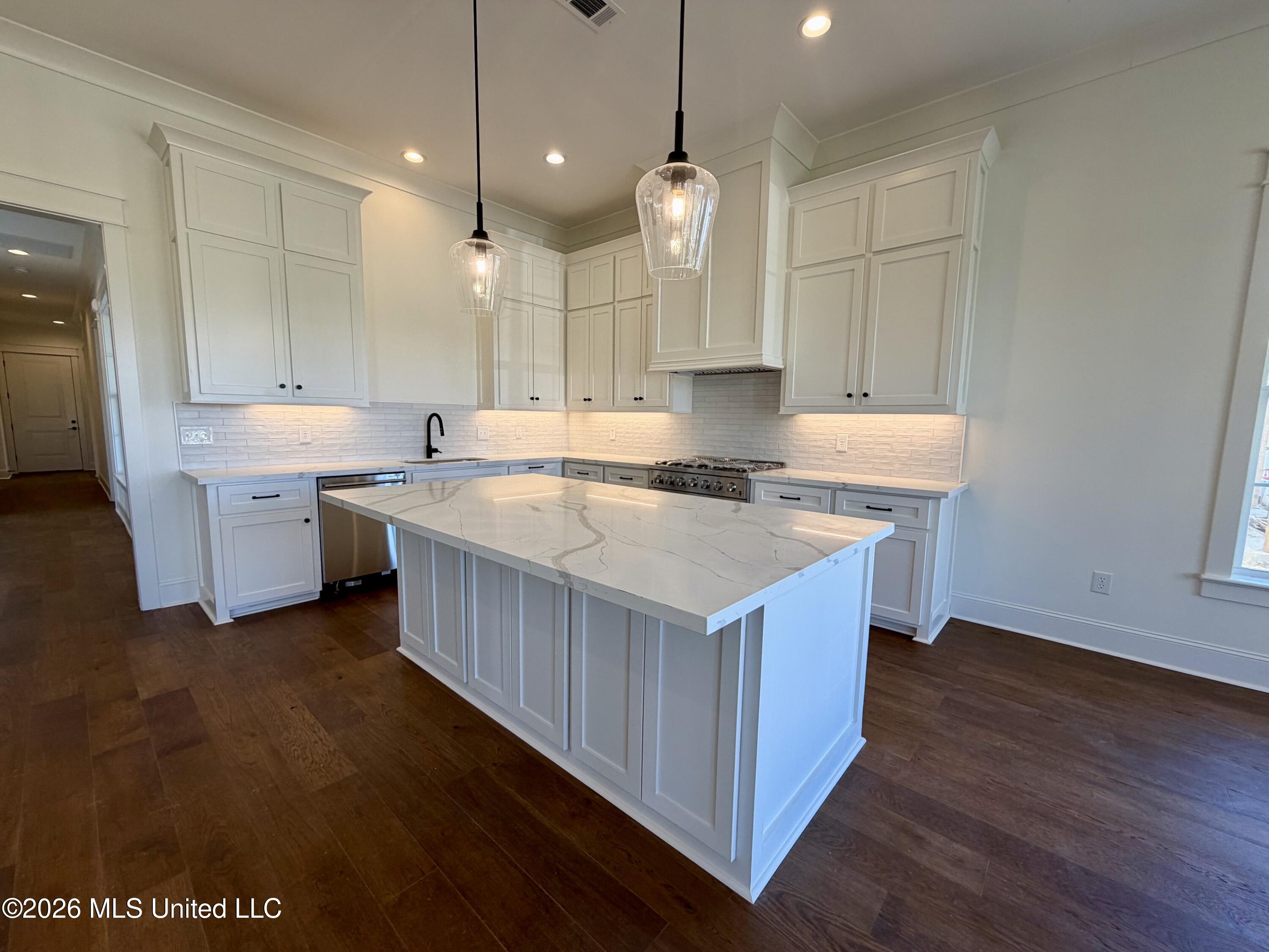 1013 Crepe Myrtle Drive Property Photo 7