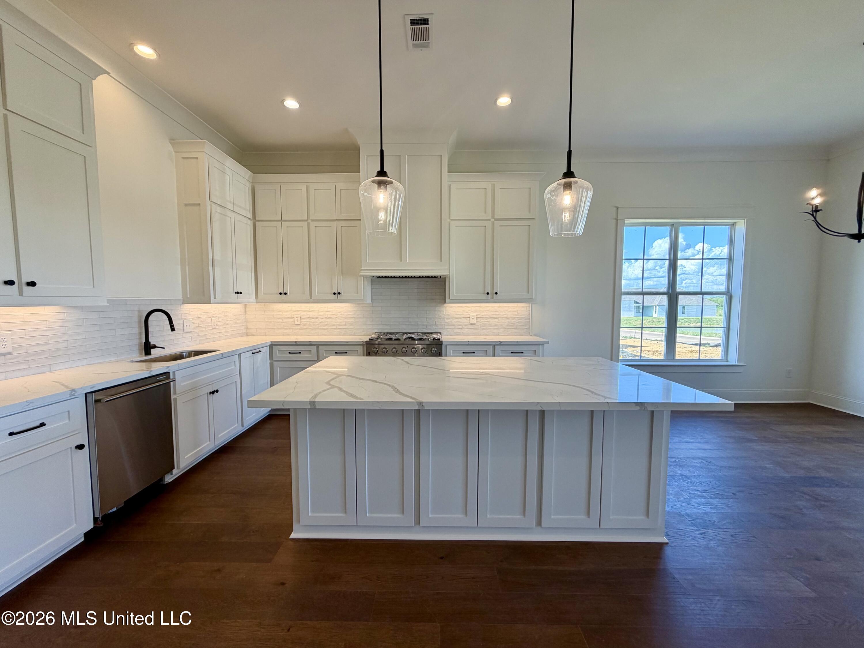 1013 Crepe Myrtle Drive Property Photo 8
