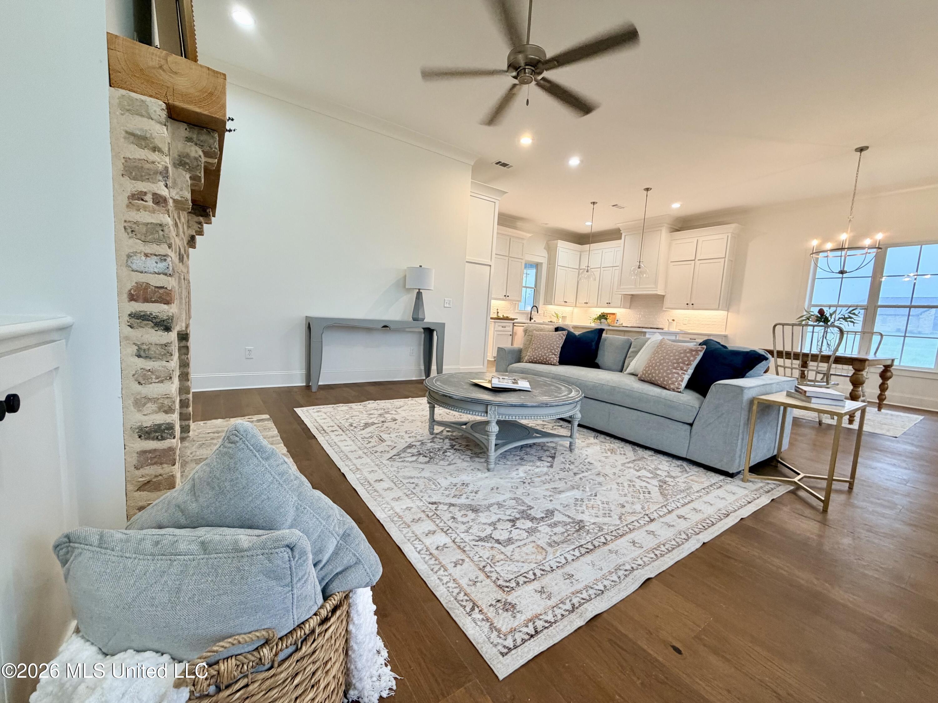 1013 Crepe Myrtle Drive Property Photo 8