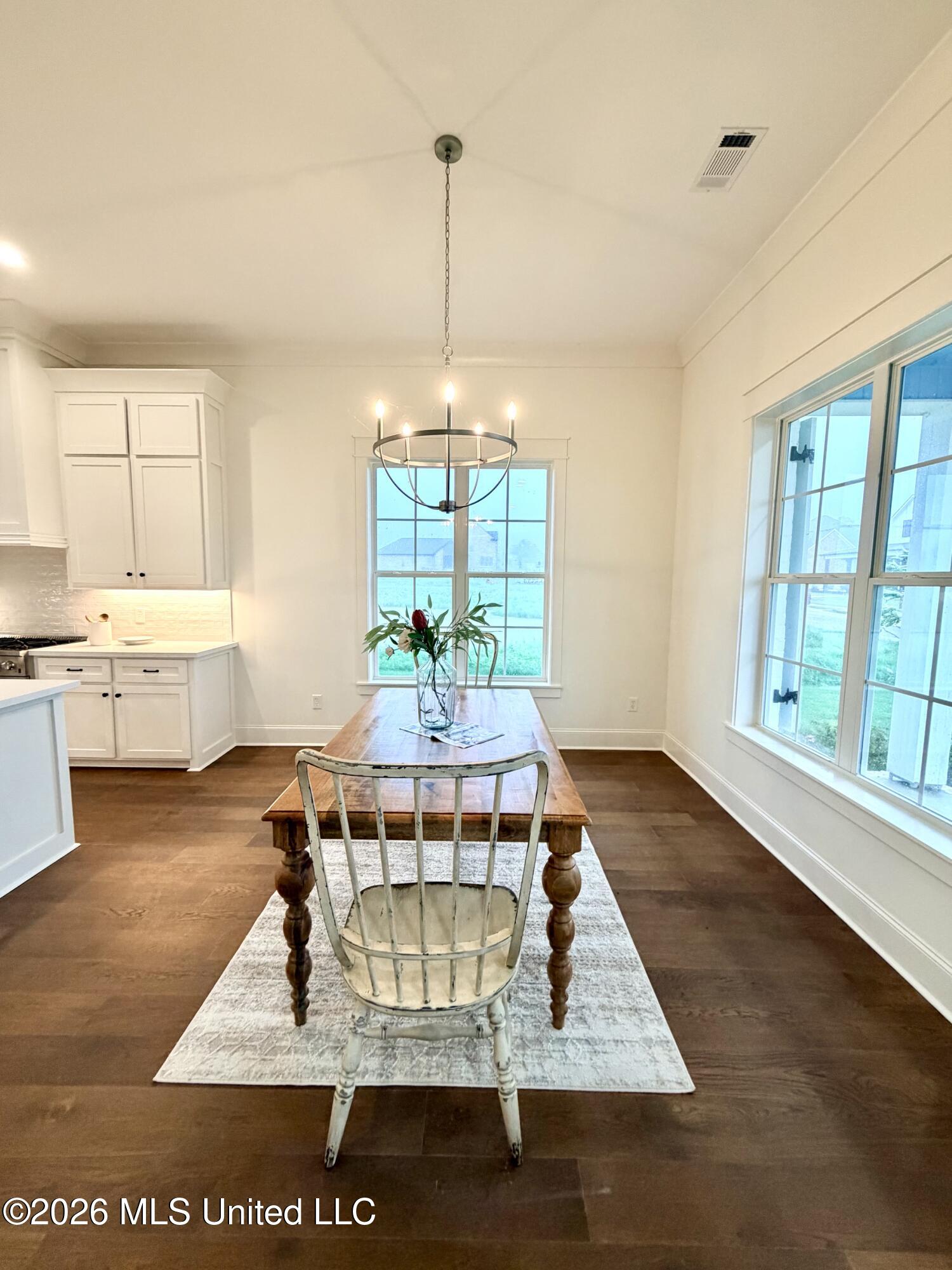 1013 Crepe Myrtle Drive Property Photo 9
