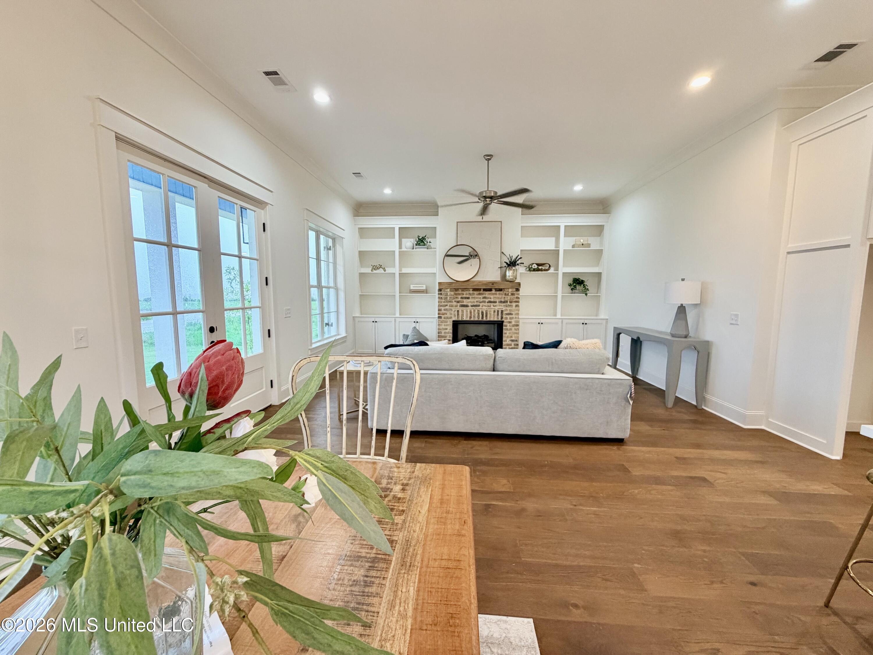 1013 Crepe Myrtle Drive Property Photo 14