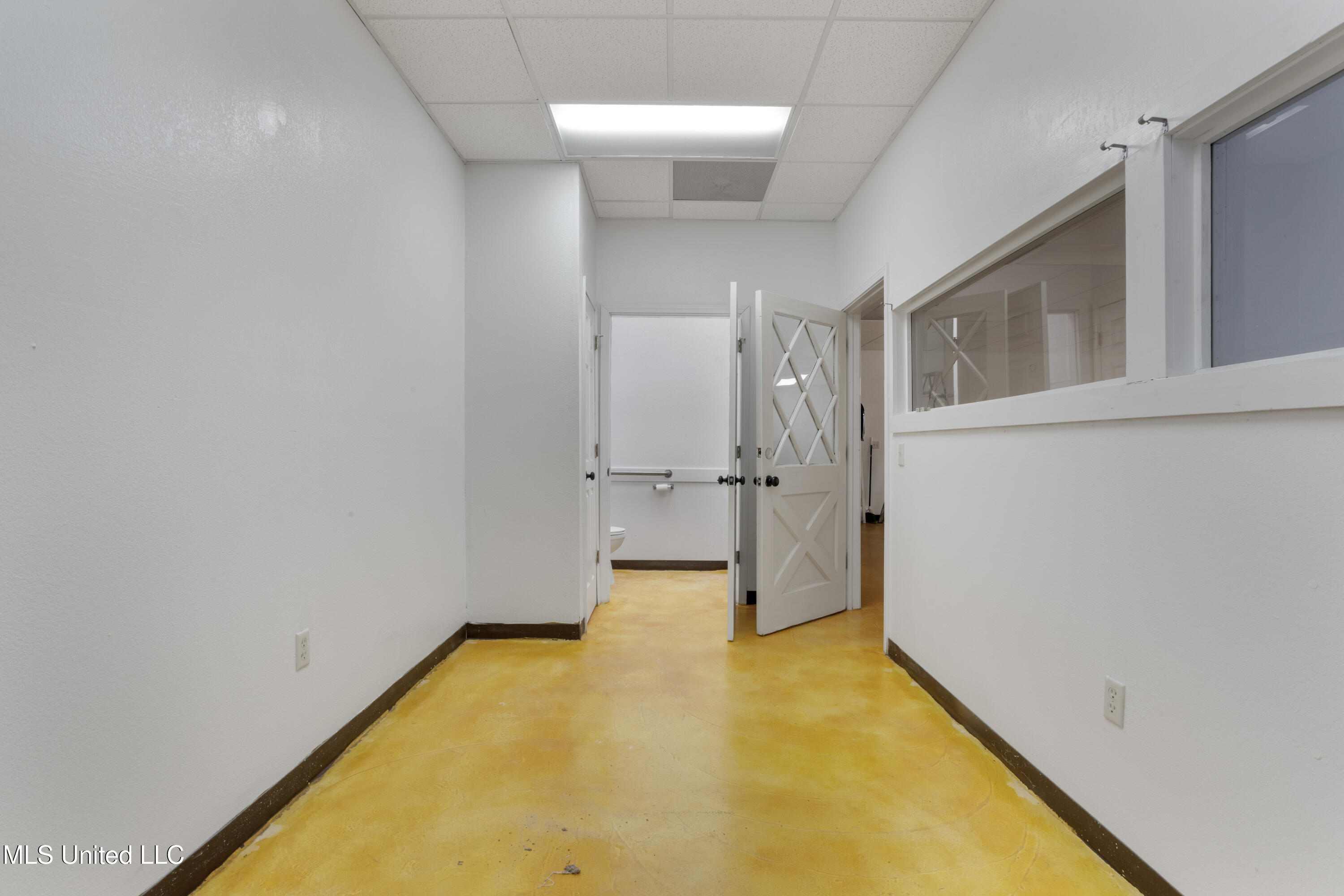 643 Division Street Property Photo 9