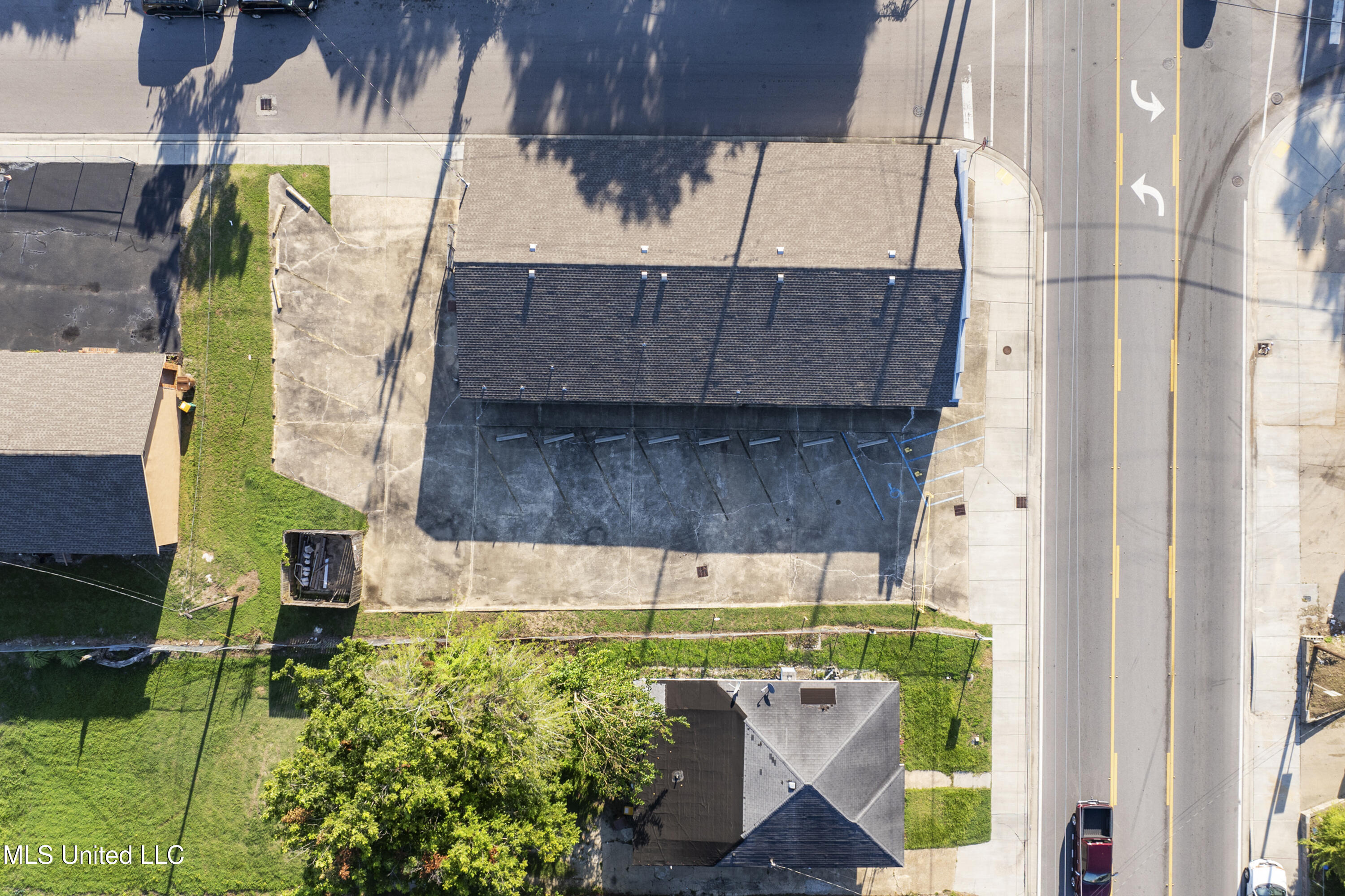 643 Division Street Property Photo 10