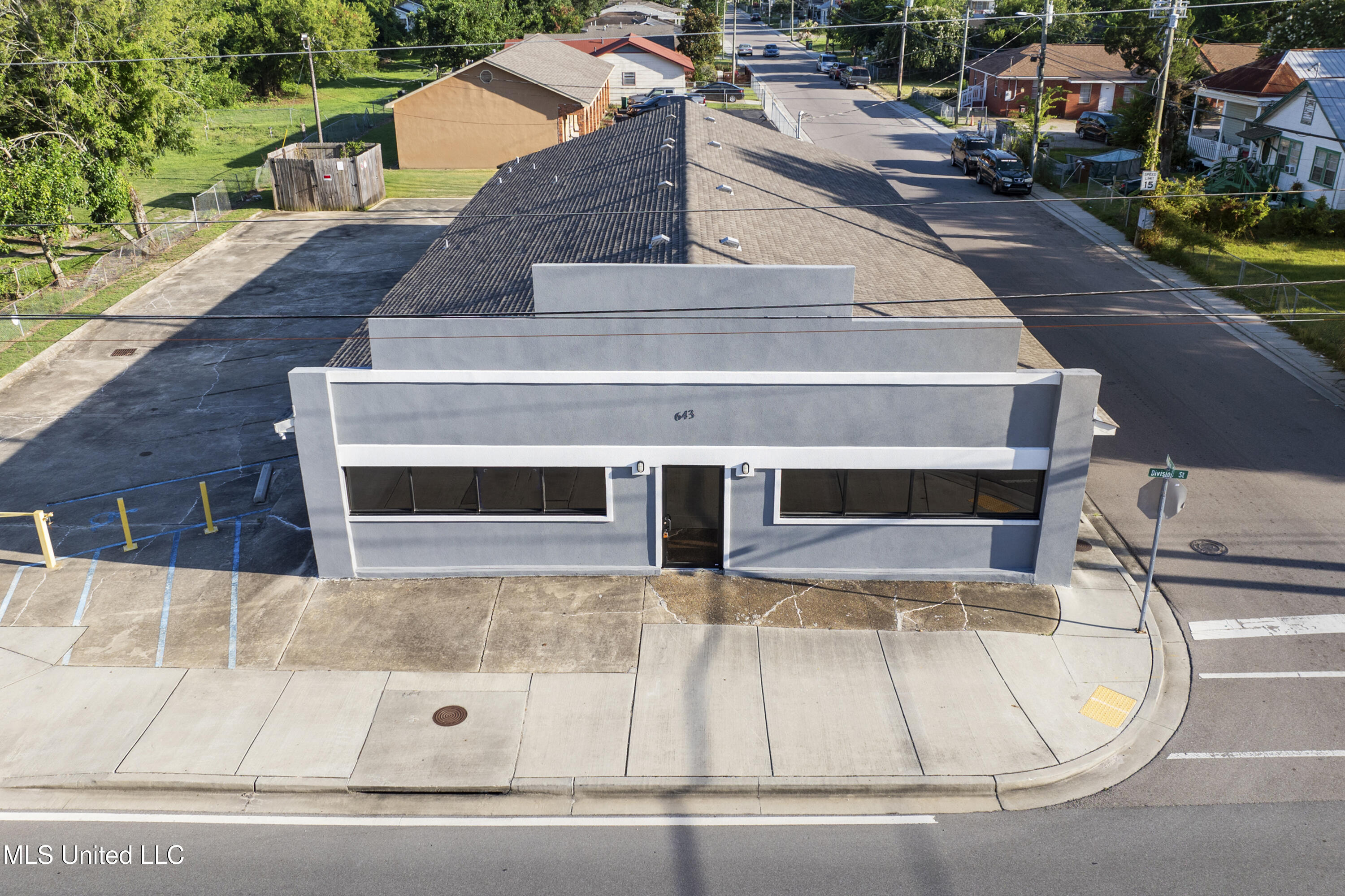 643 Division Street Property Photo 14