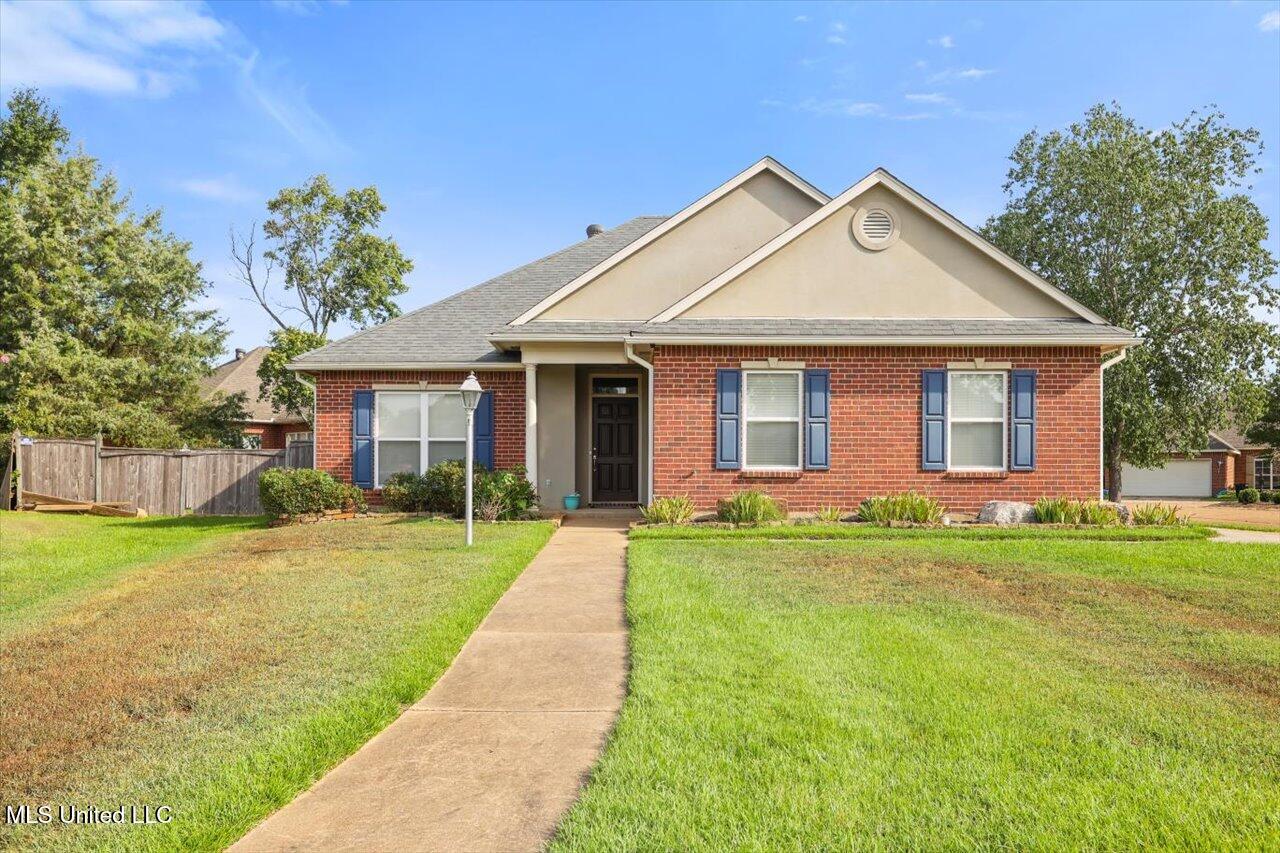113 Oakleigh Drive Property Photo 1