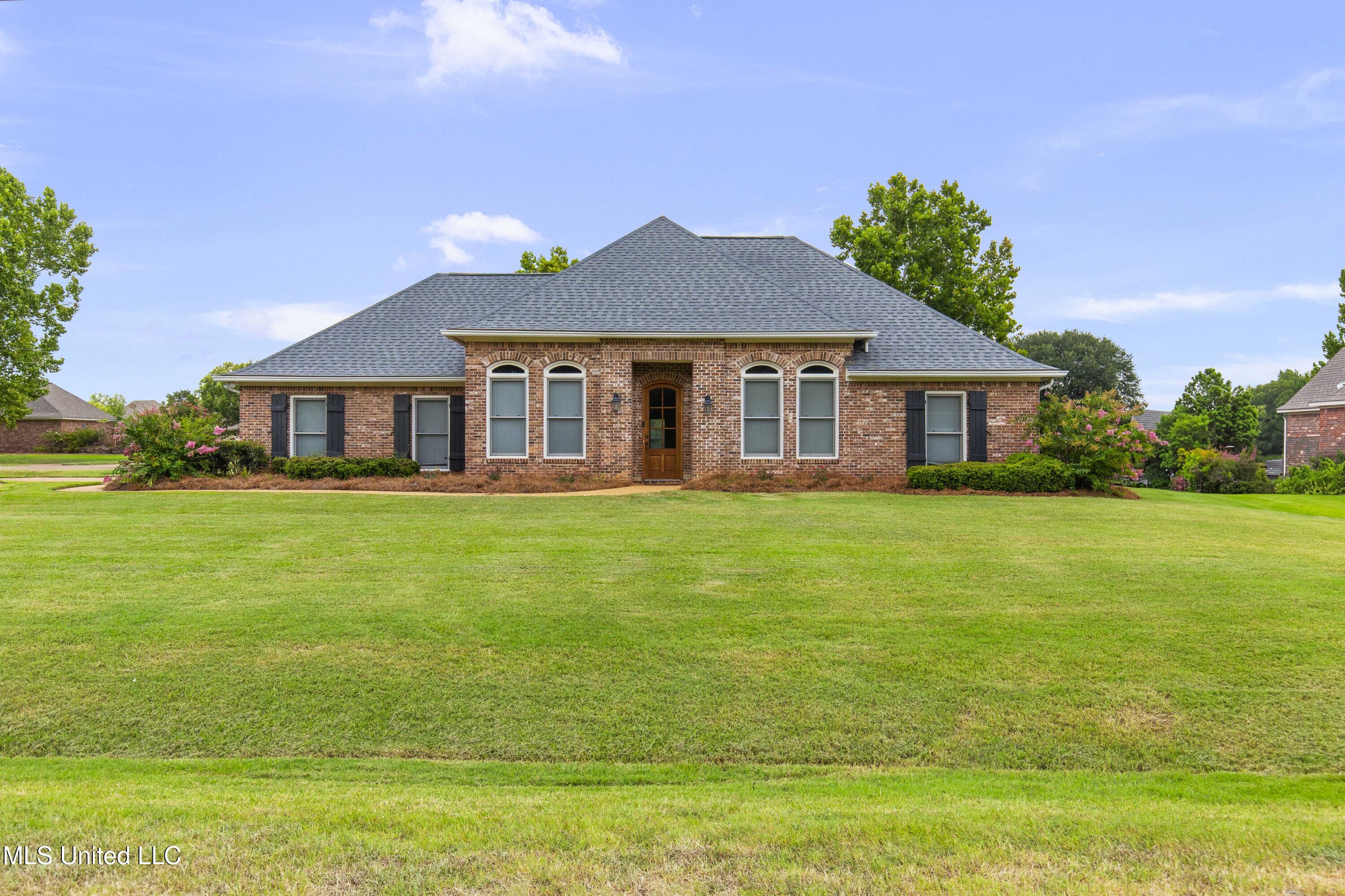 470 Caroline Boulevard Property Photo 1