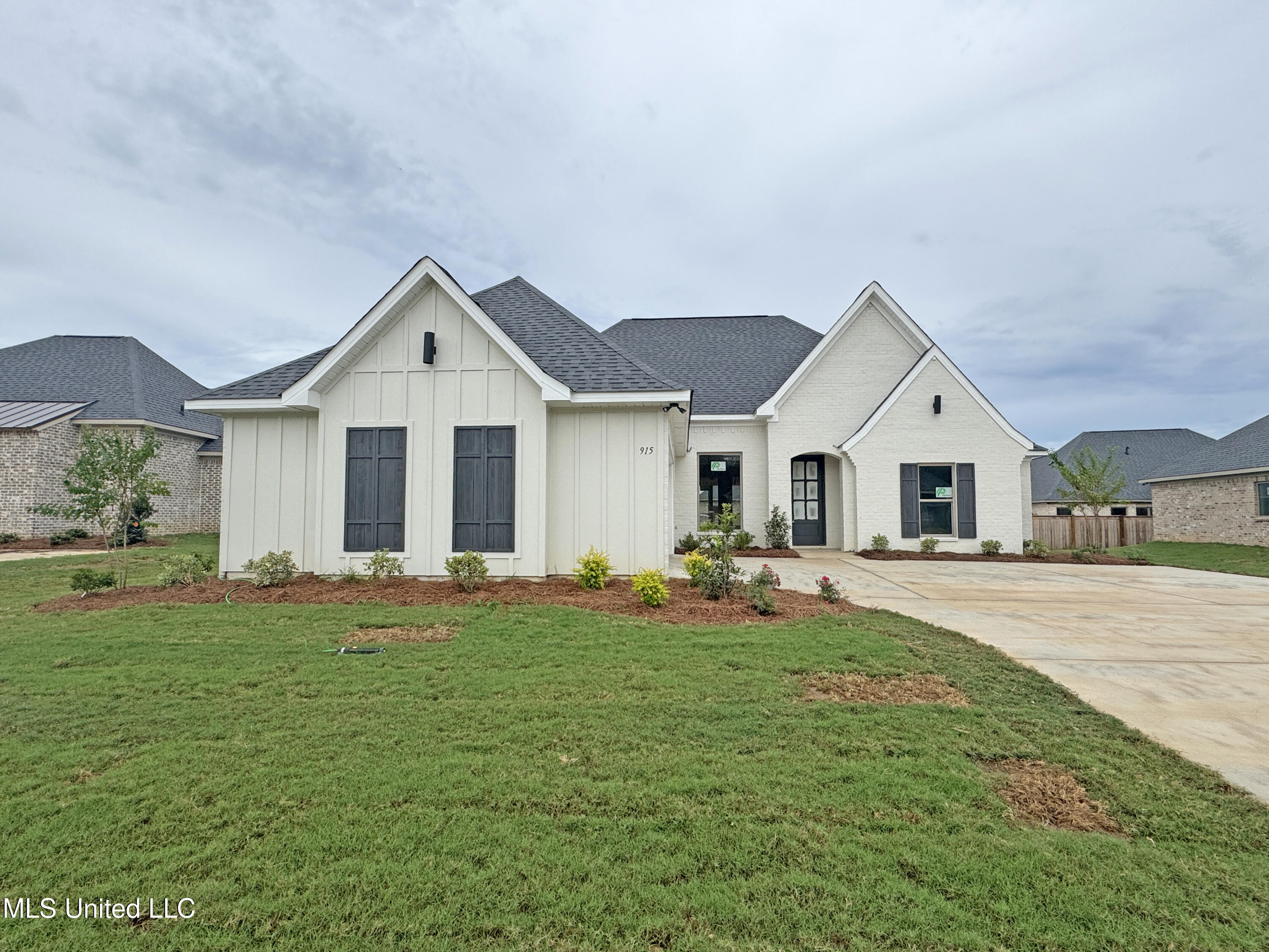 915 Brunswick Court Property Photo 1