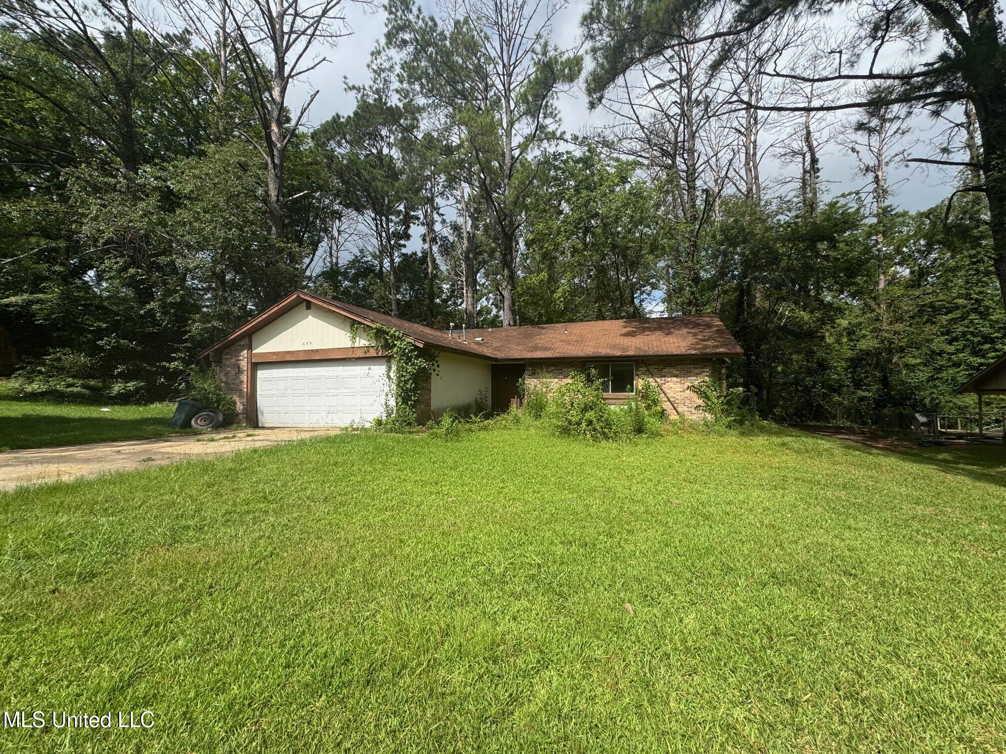 609 Briarcliff Circle Property Photo 1