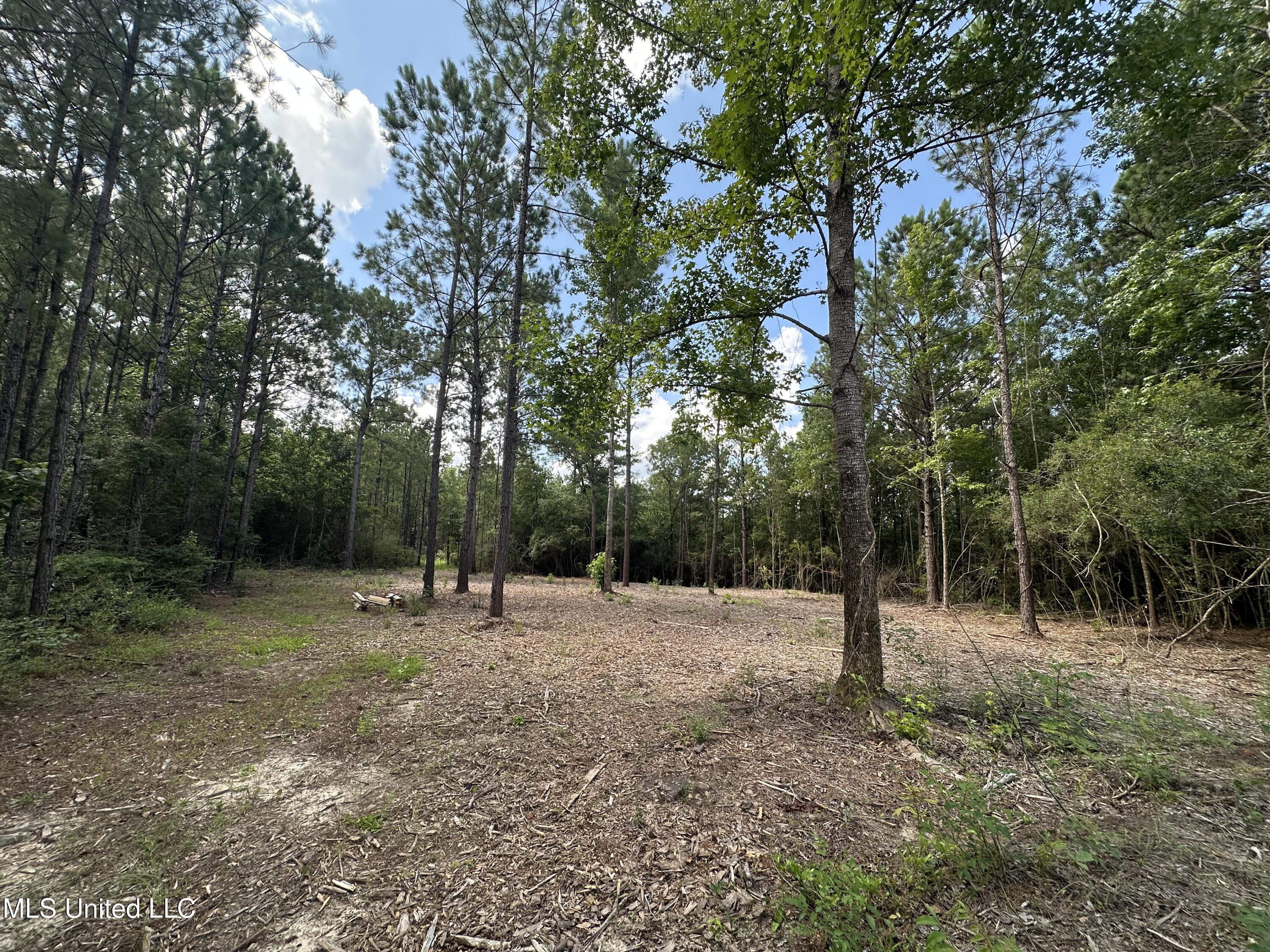 17129 Hillcrest Drive Property Photo 1