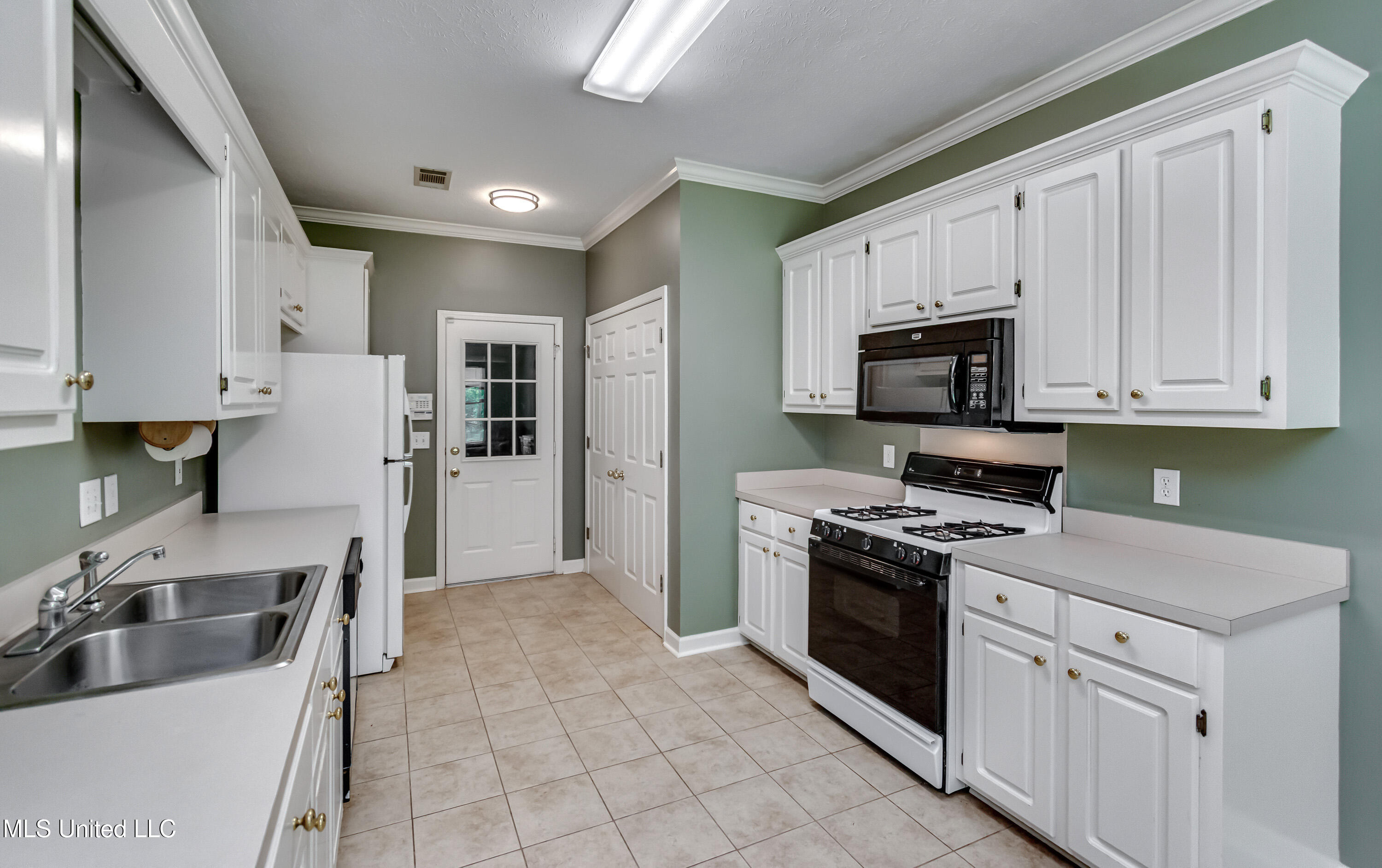 1013 Camdenmill Drive Property Photo 11