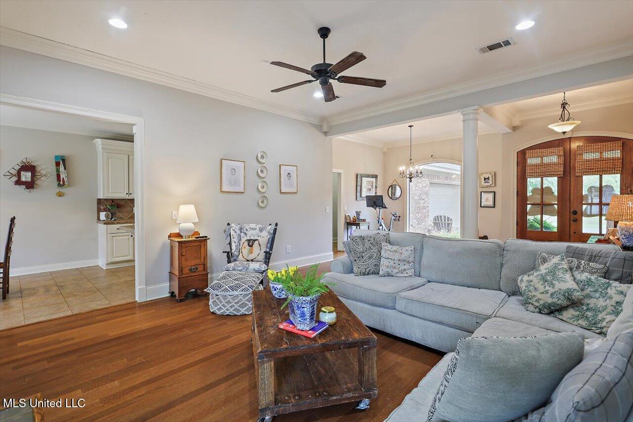 318 Towne Street Property Photo 7
