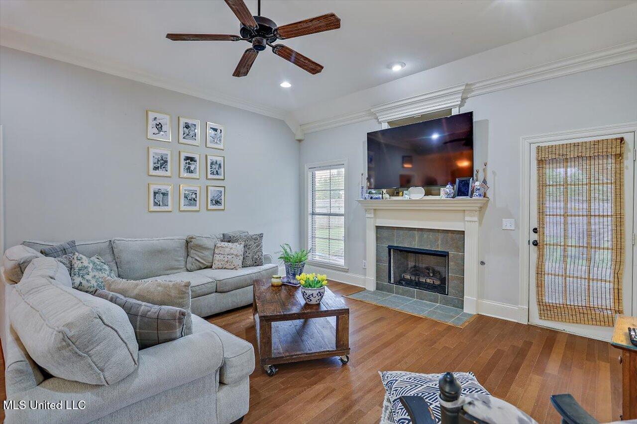 318 Towne Street Property Photo 8