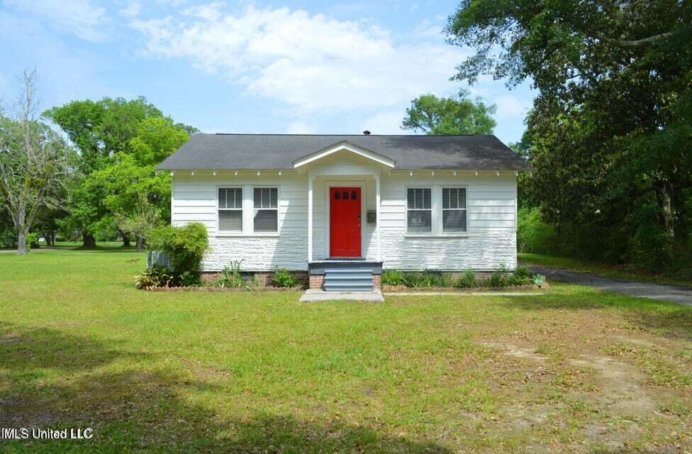 668 N Seal Avenue Property Photo 1
