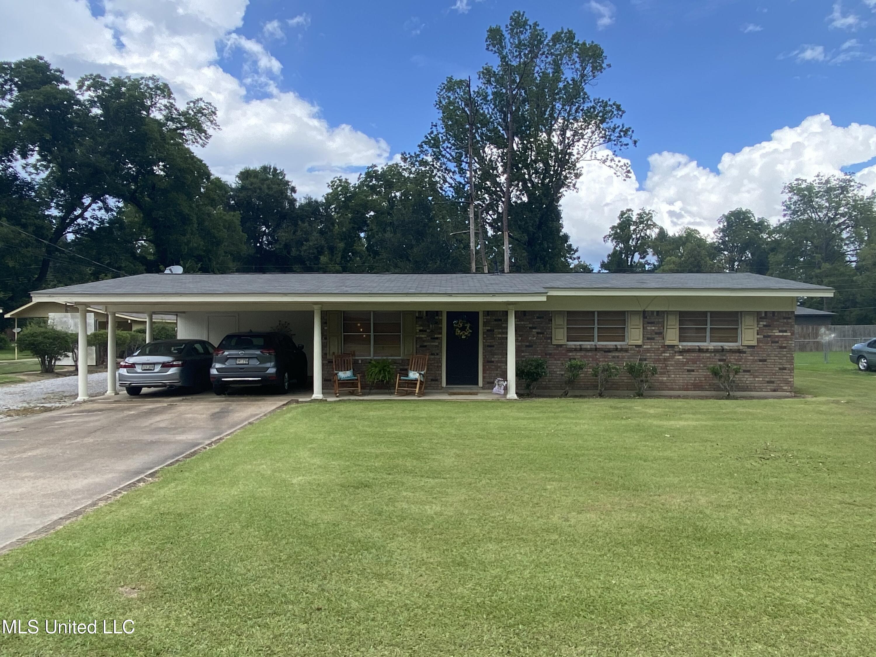 109 Shady Lane Property Photo 1