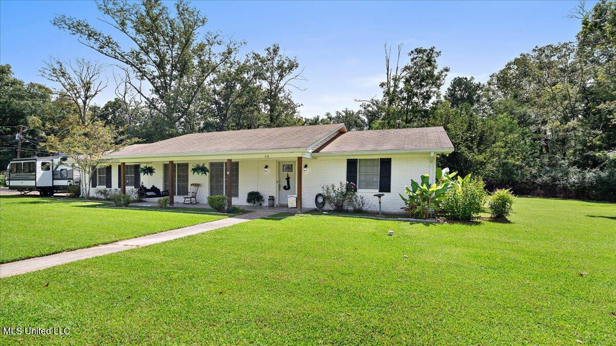 716 Line Drive Property Photo 1