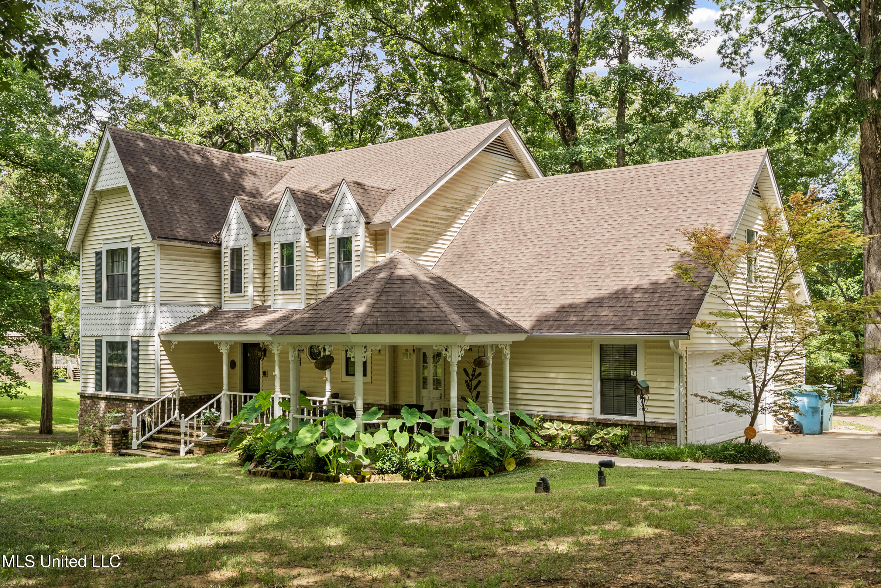 7155 Country Oak Drive Property Photo 1