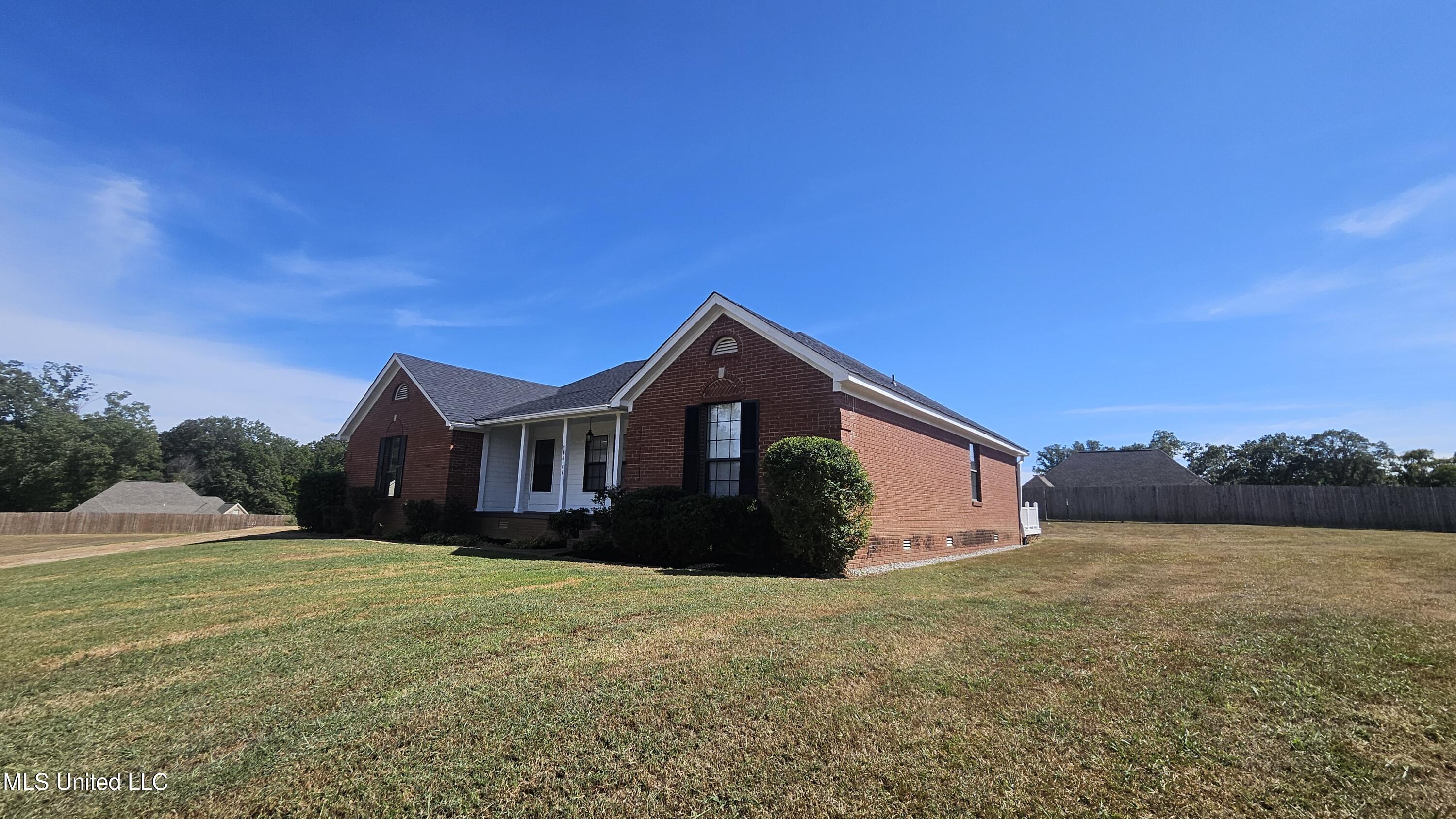 104 Masters Cove Property Photo 1