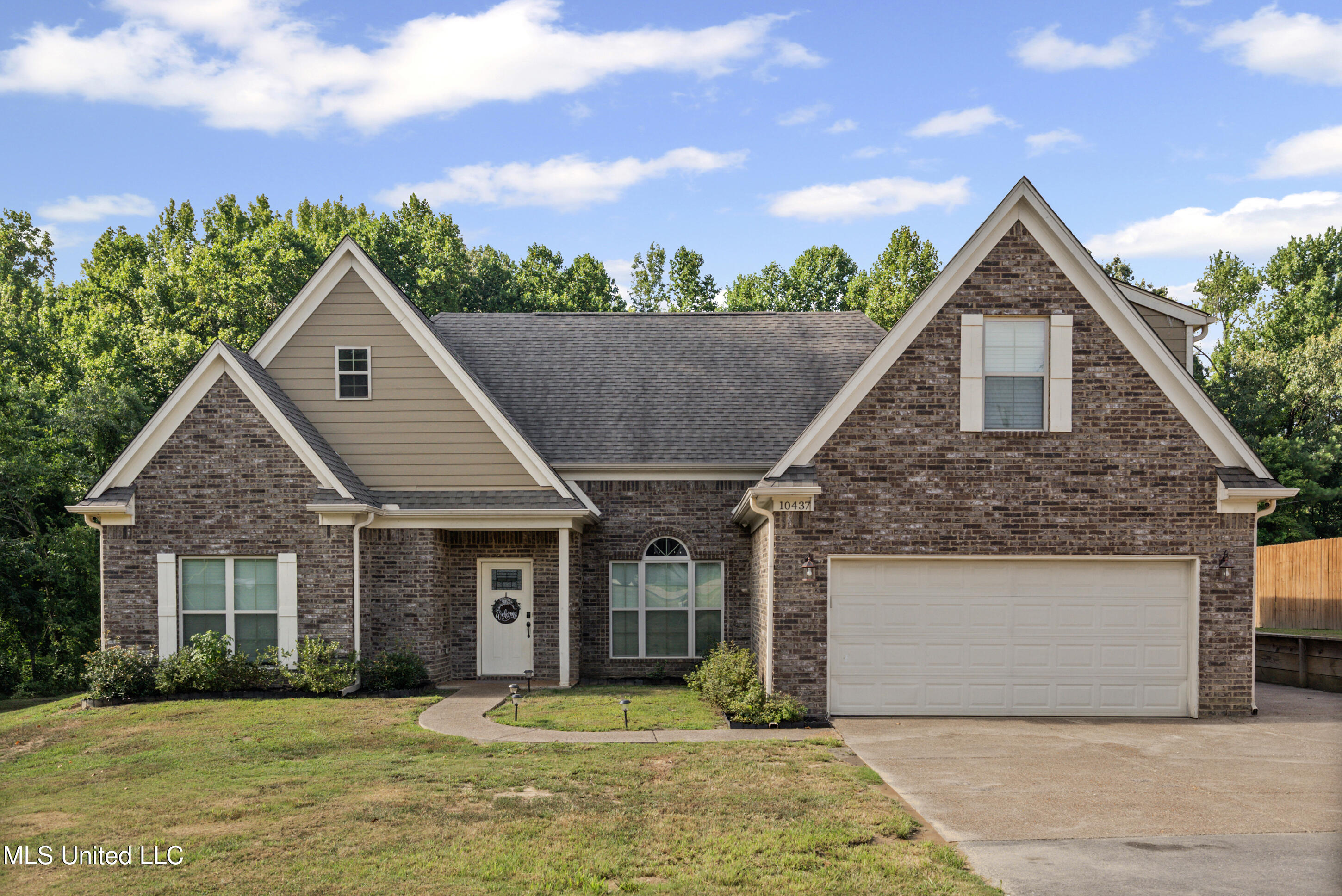 10437 Emerald Cove Property Photo 1