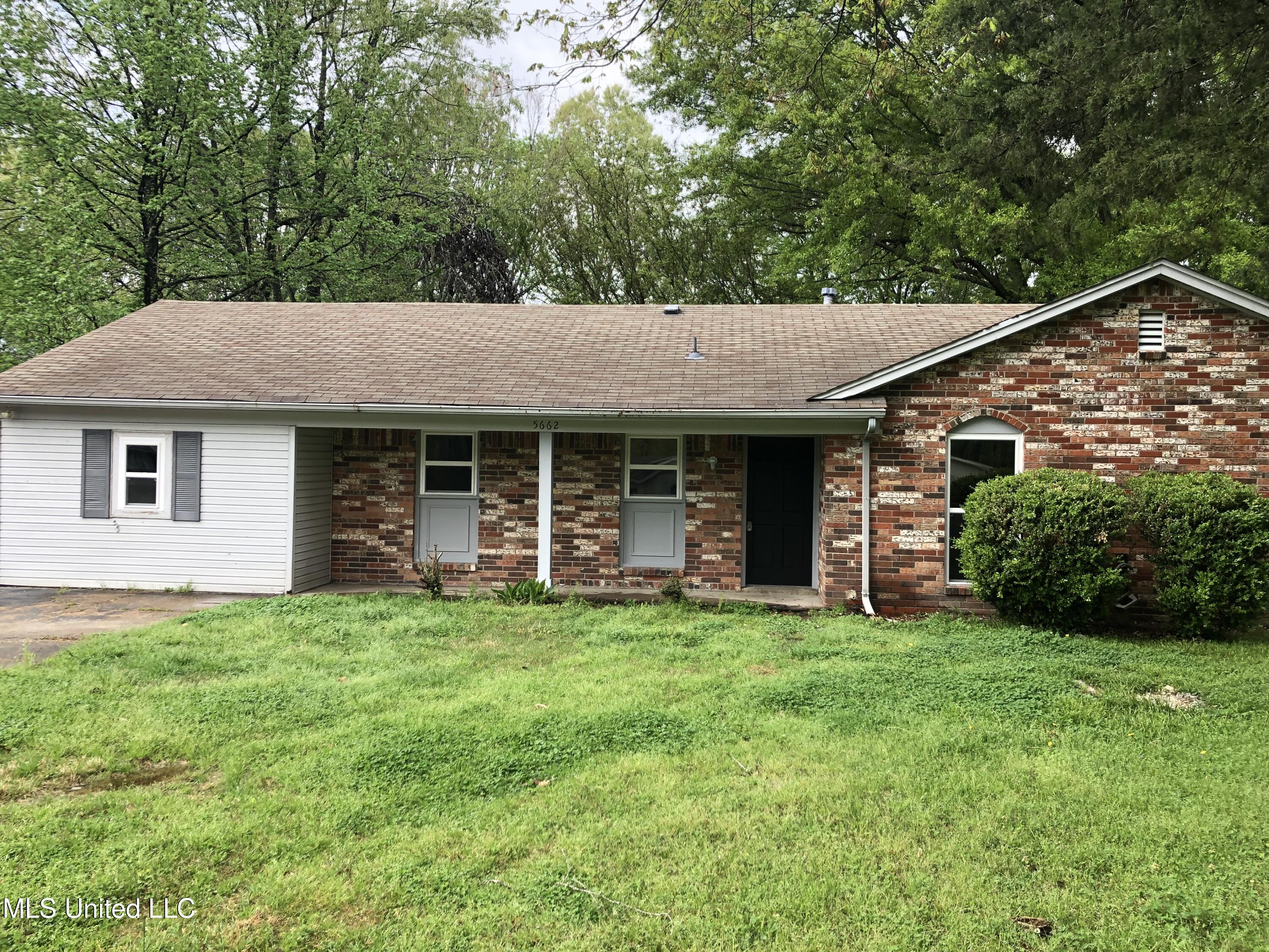 5662 Caroline Drive Property Photo 1