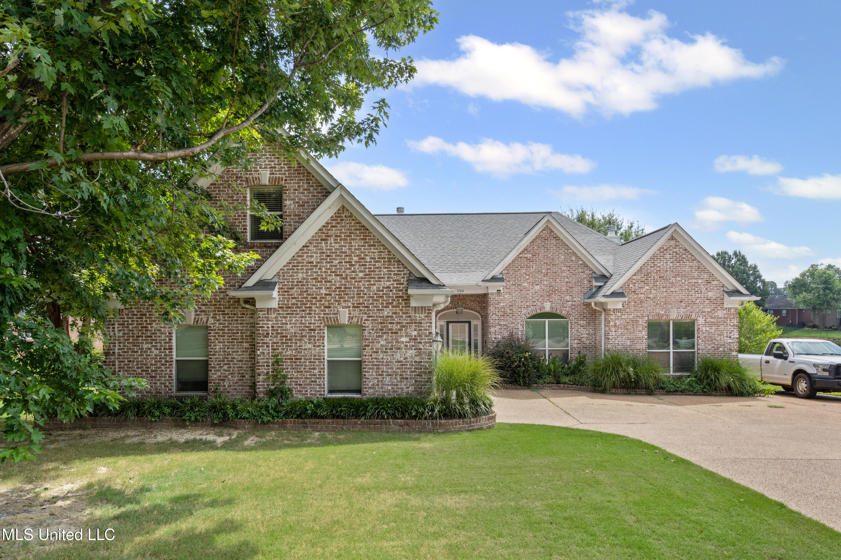 1106 Crosswinds Drive Property Photo 1