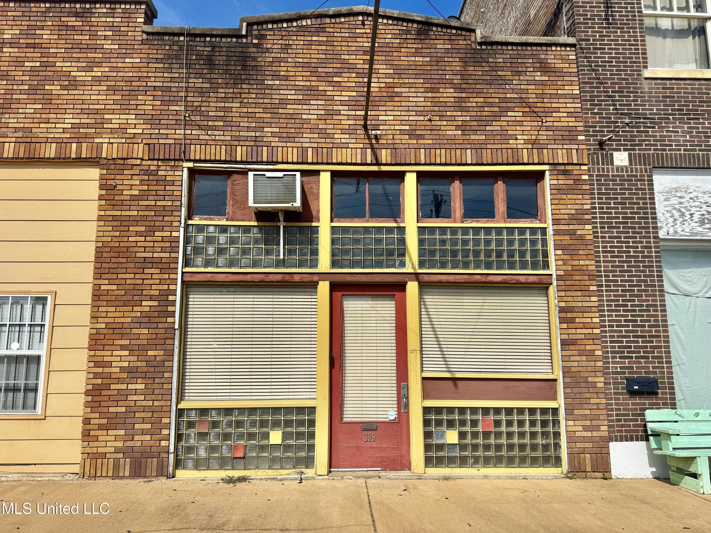 309 Issaquena Avenue Property Photo 1