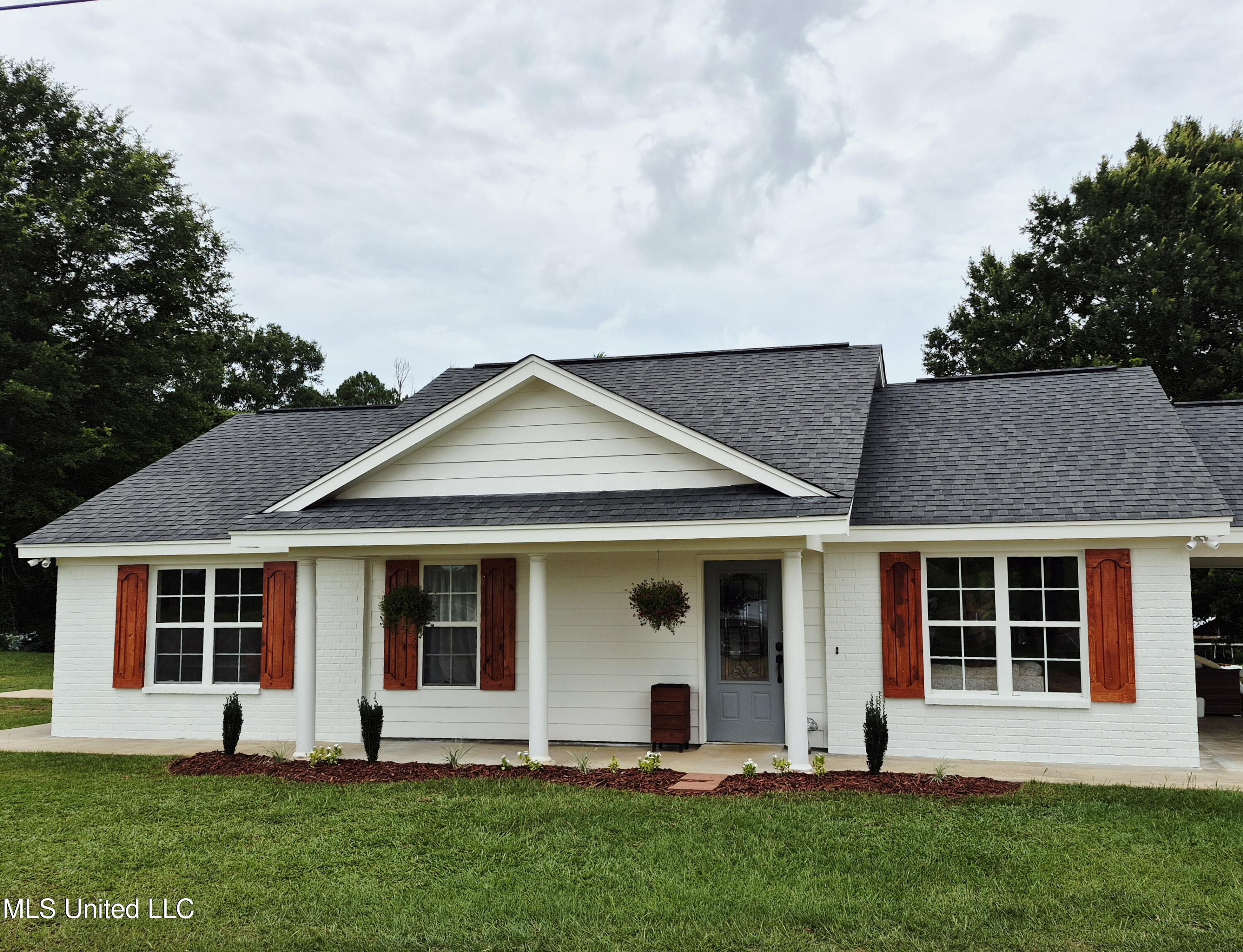 3803 Highway 28 Property Photo 1