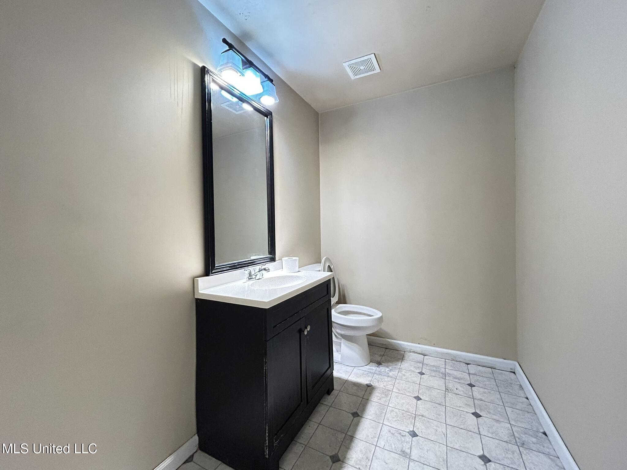 6500 Baker Road Property Photo 10