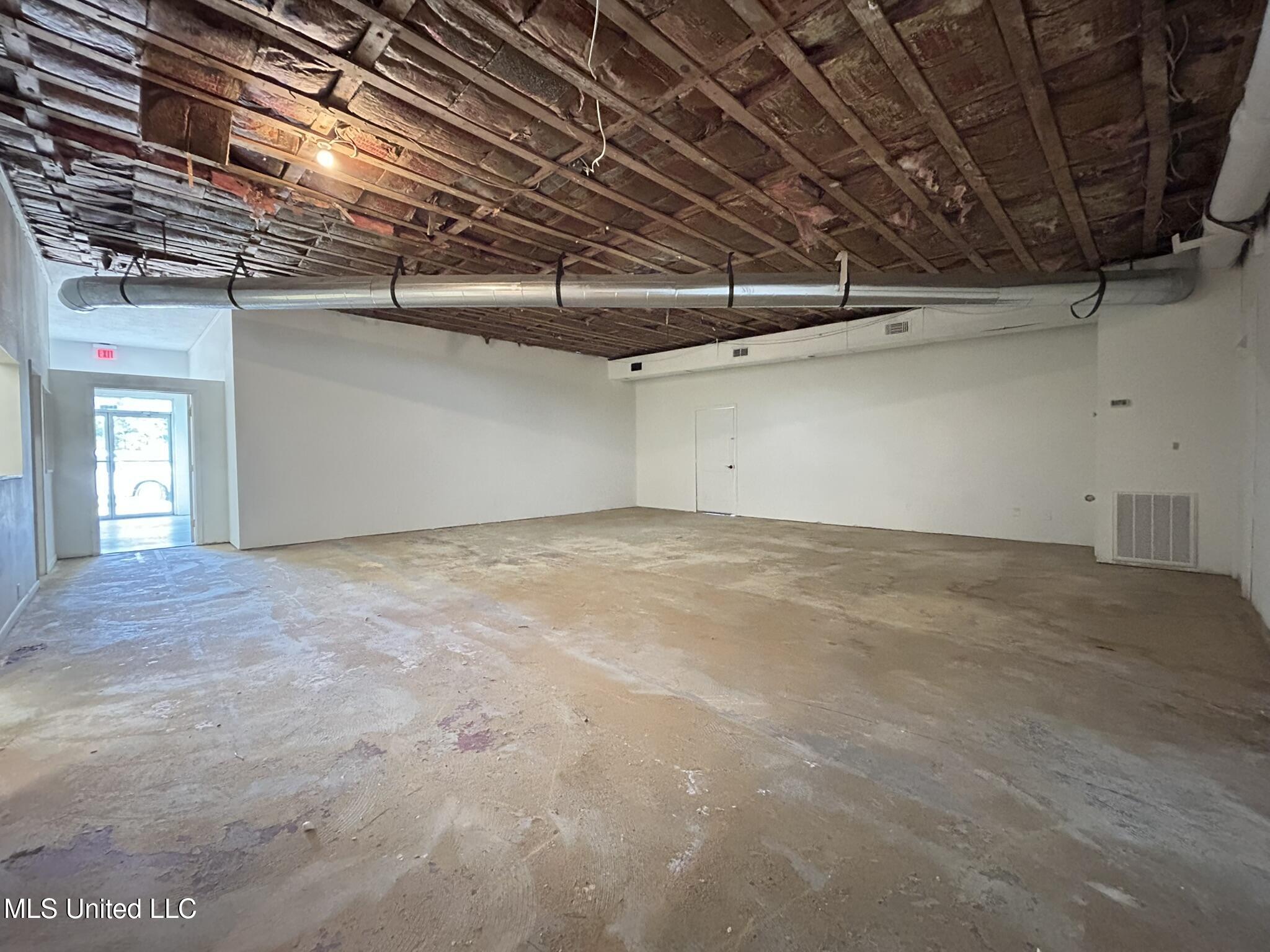 6500 Baker Road Property Photo 12