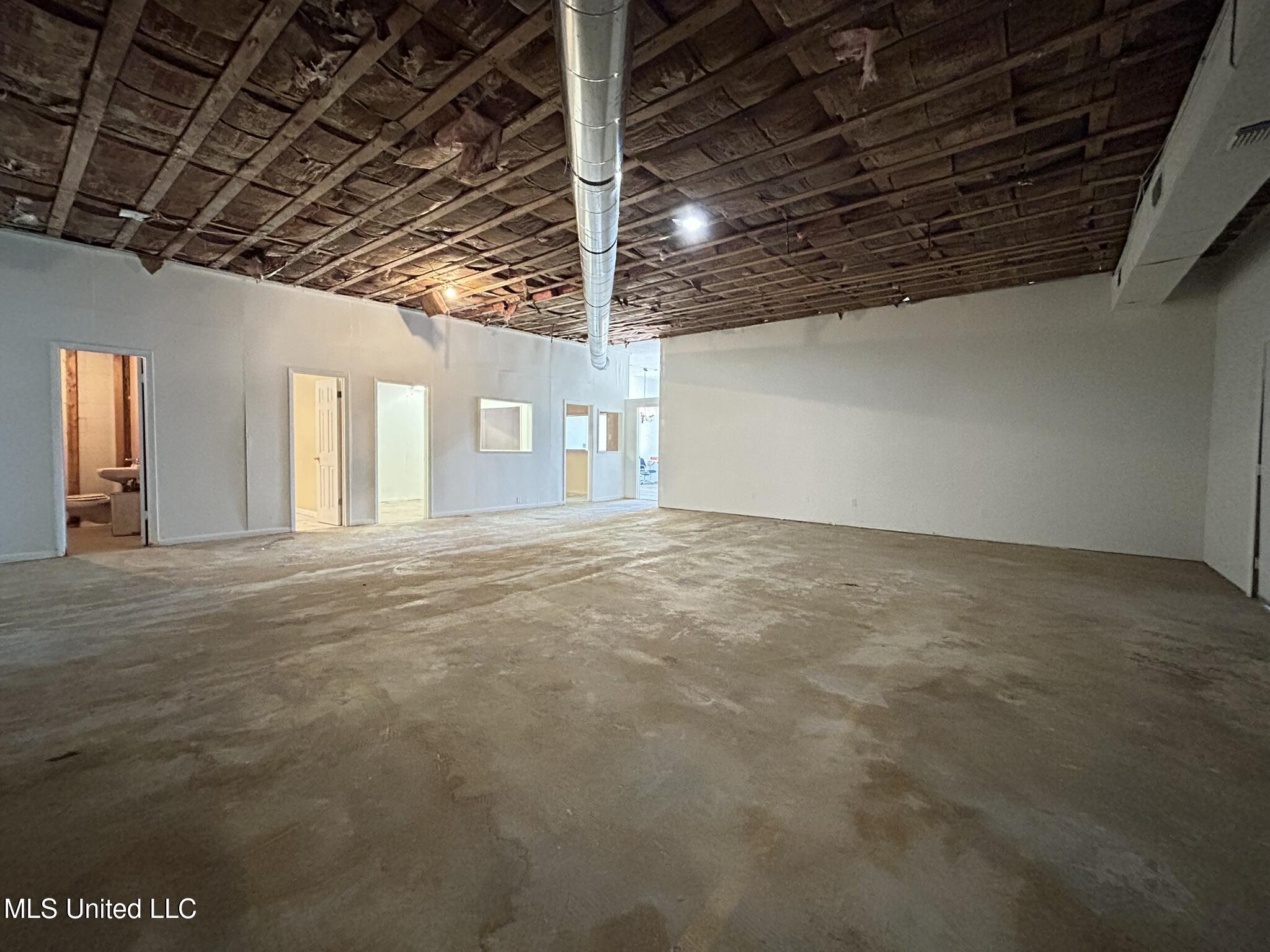 6500 Baker Road Property Photo 13
