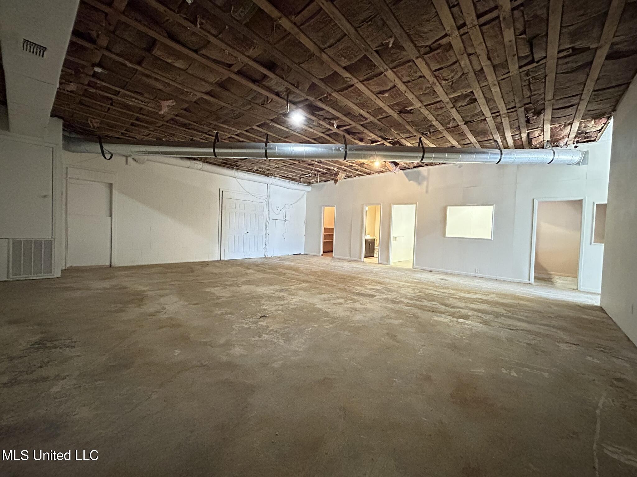 6500 Baker Road Property Photo 15