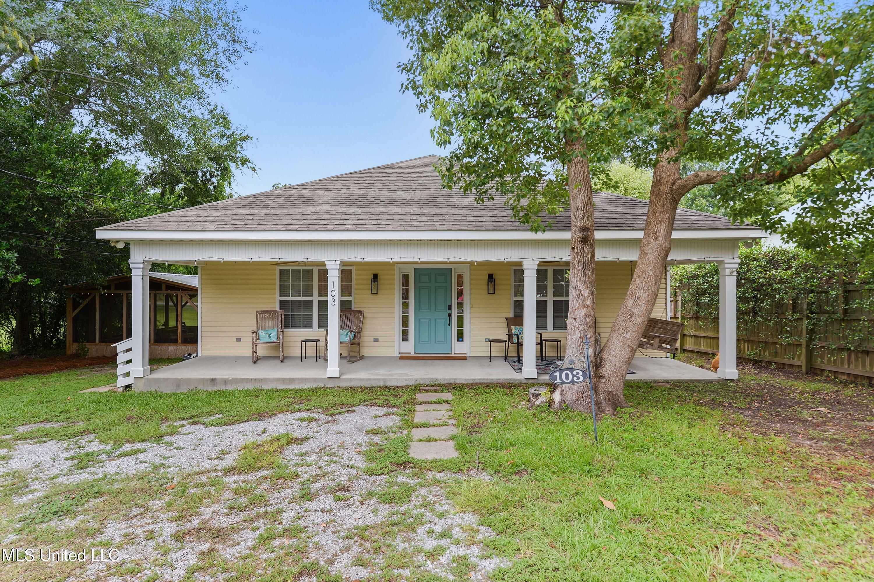 103 Oak Drive Property Photo 1