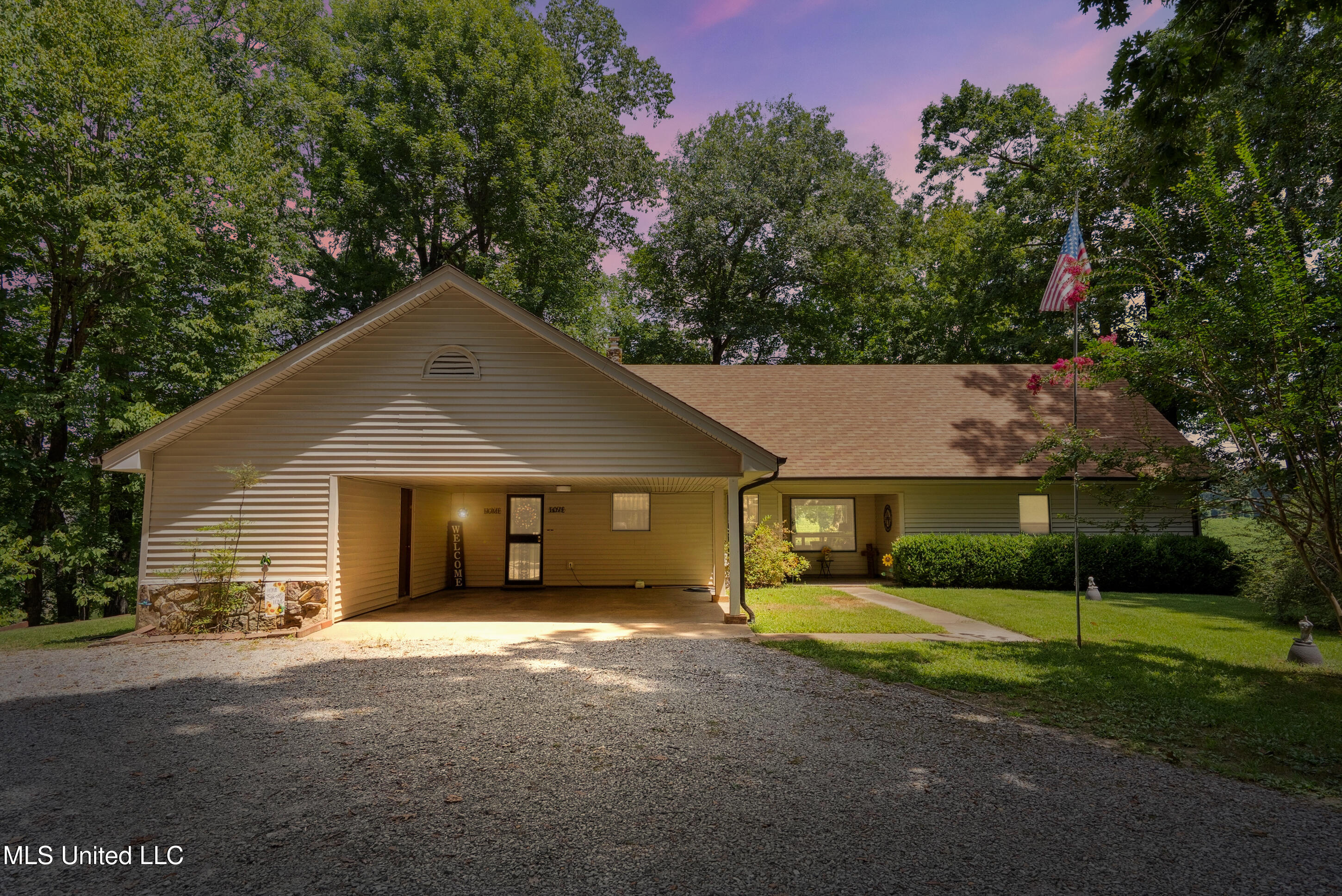 1996 Tanyard Road Property Photo 1