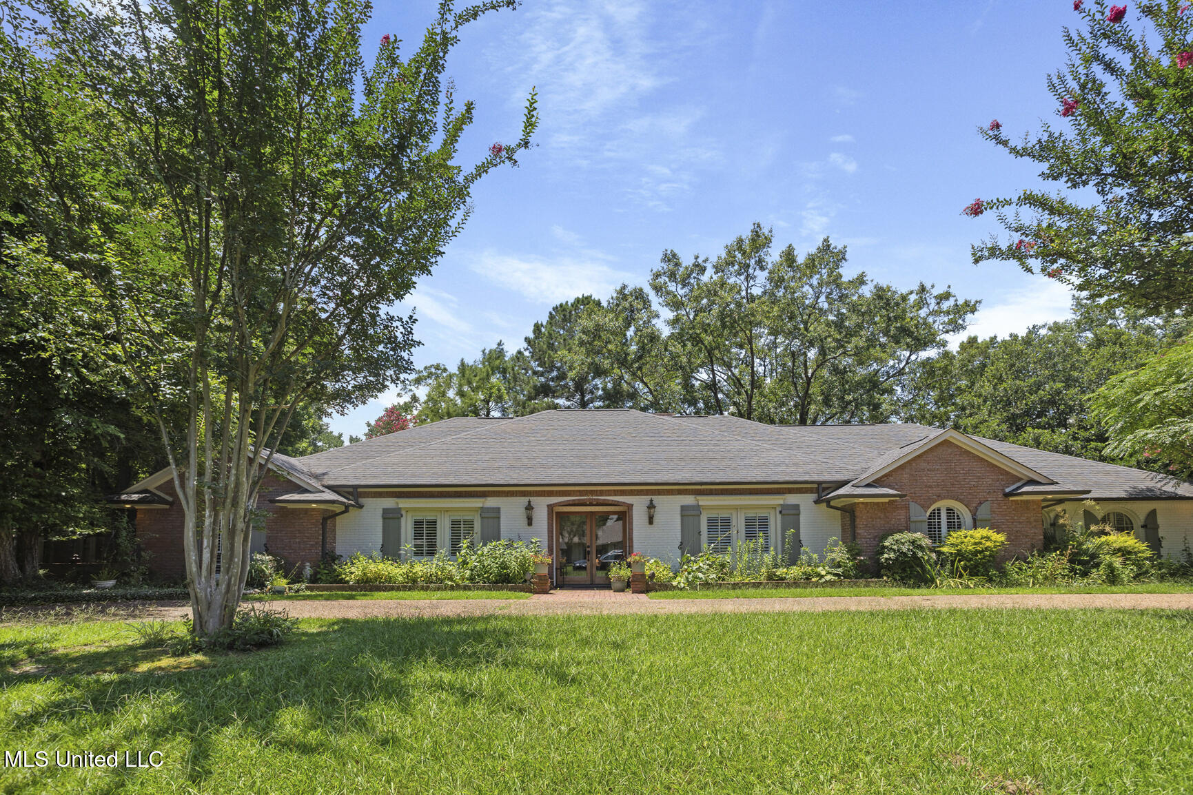 127 Winged Foot Circle Property Photo 1