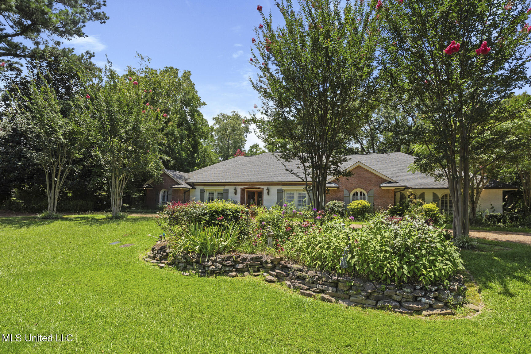 127 Winged Foot Circle Property Photo 3