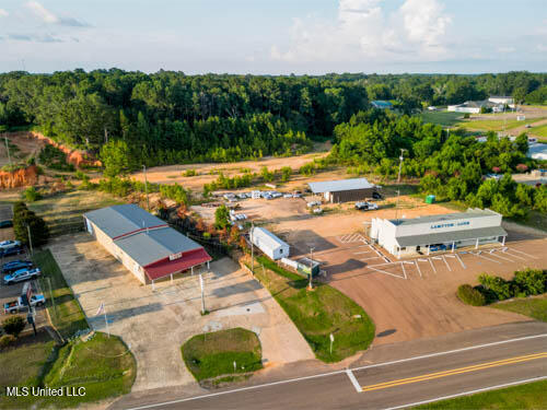 1660 Us-49 Property Photo 3