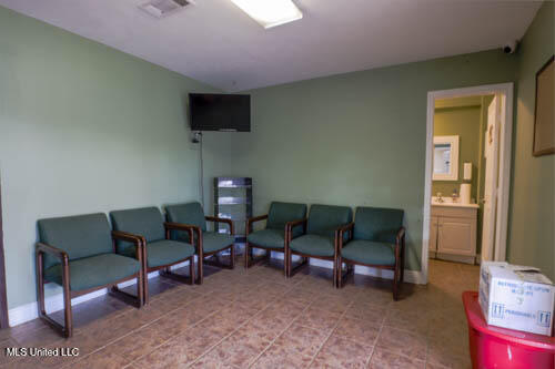 1660 Us-49 Property Photo 4