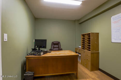 1660 Us-49 Property Photo 6