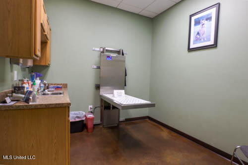 1660 Us-49 Property Photo 8