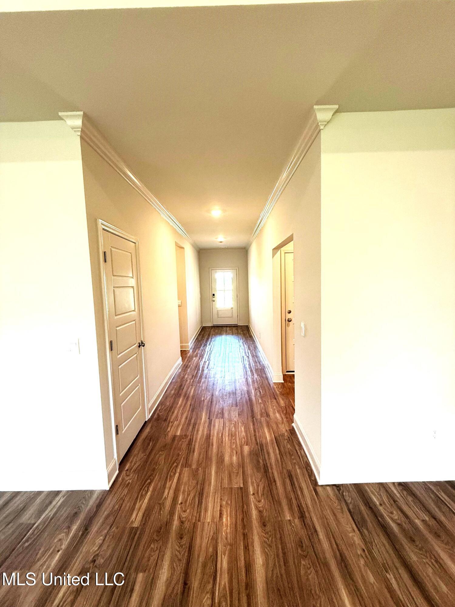 111 Saratoga Springs Property Photo 2