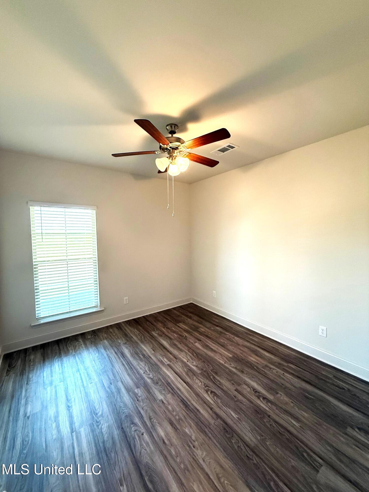 111 Saratoga Springs Property Photo 5