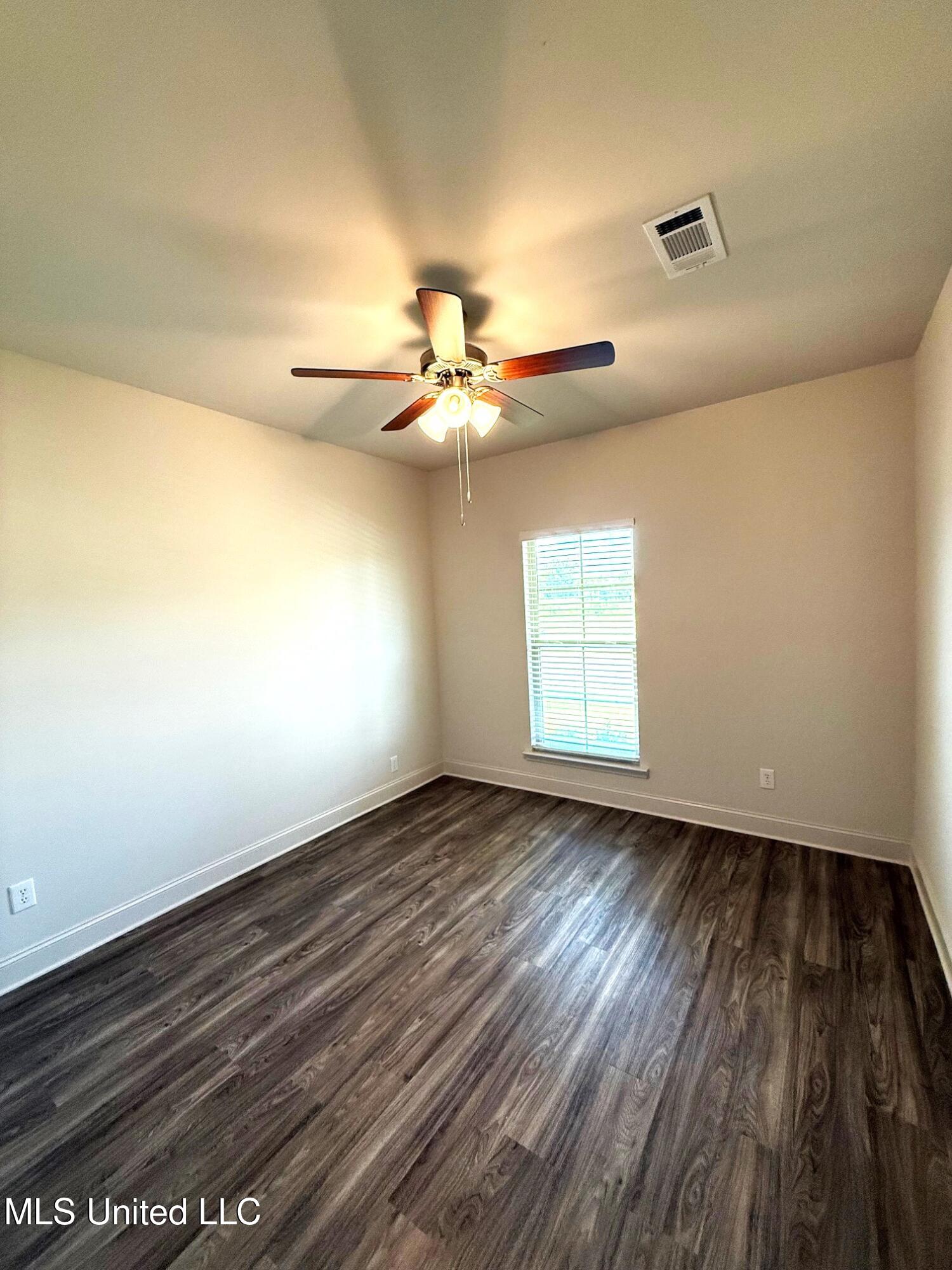 111 Saratoga Springs Property Photo 6