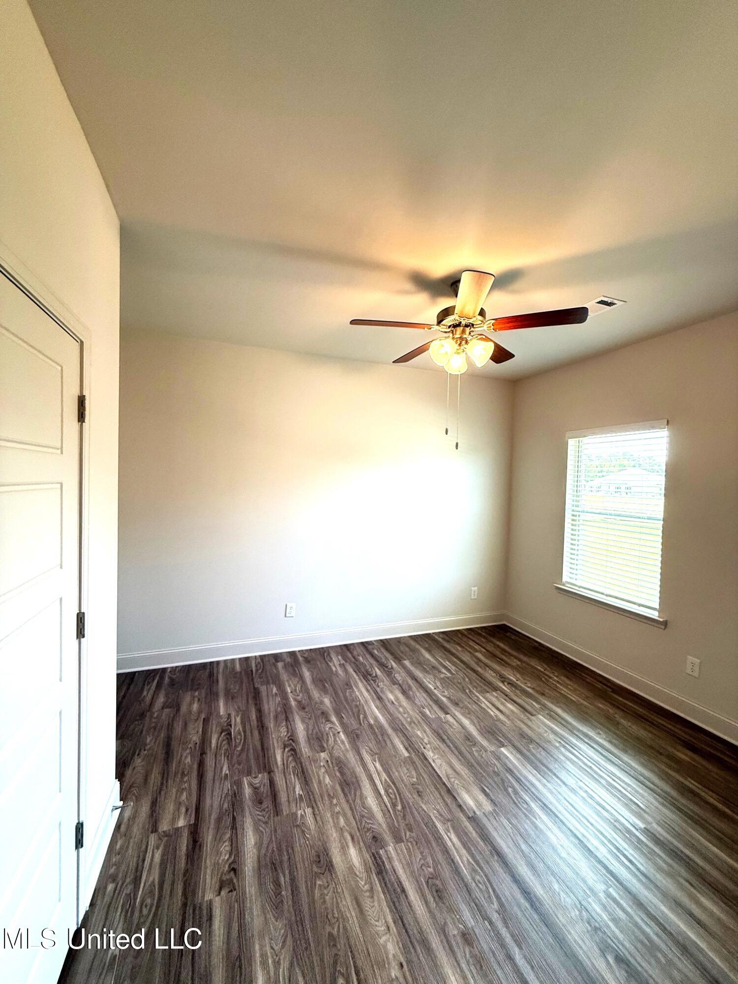 111 Saratoga Springs Property Photo 8