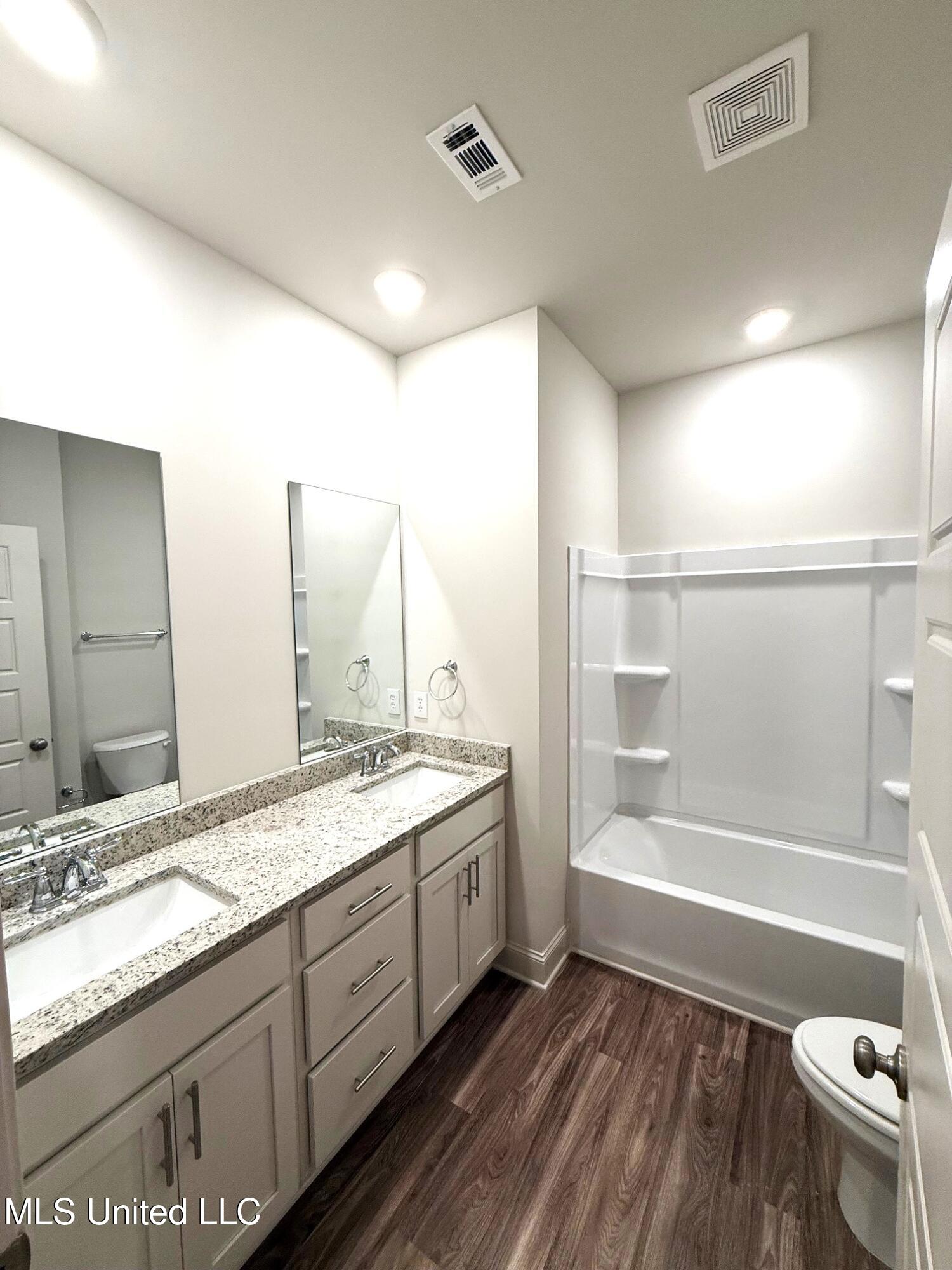 111 Saratoga Springs Property Photo 10