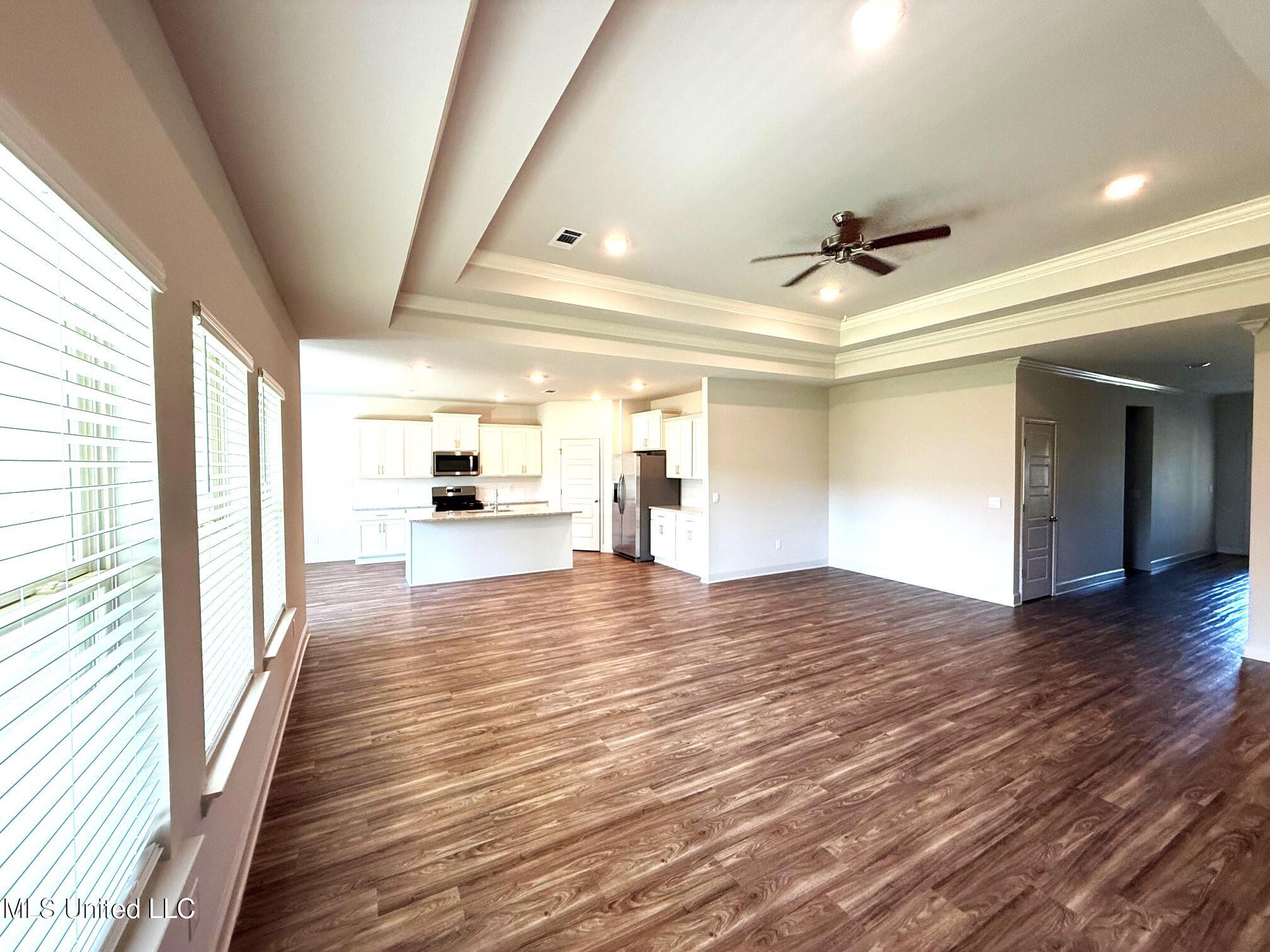 111 Saratoga Springs Property Photo 12