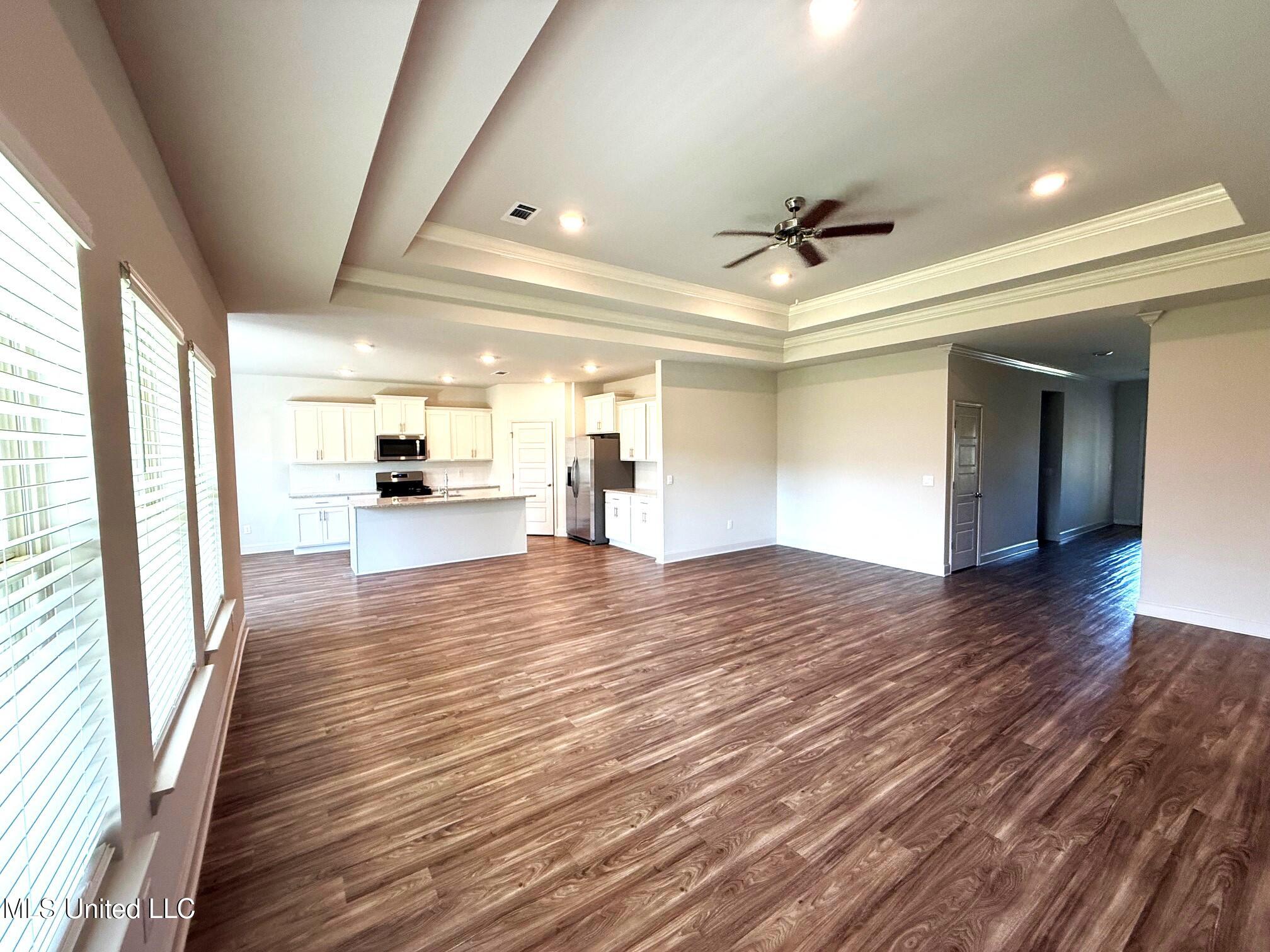 111 Saratoga Springs Property Photo 13