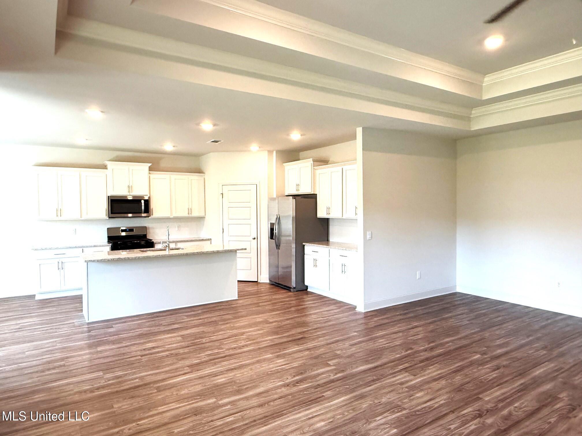 111 Saratoga Springs Property Photo 14