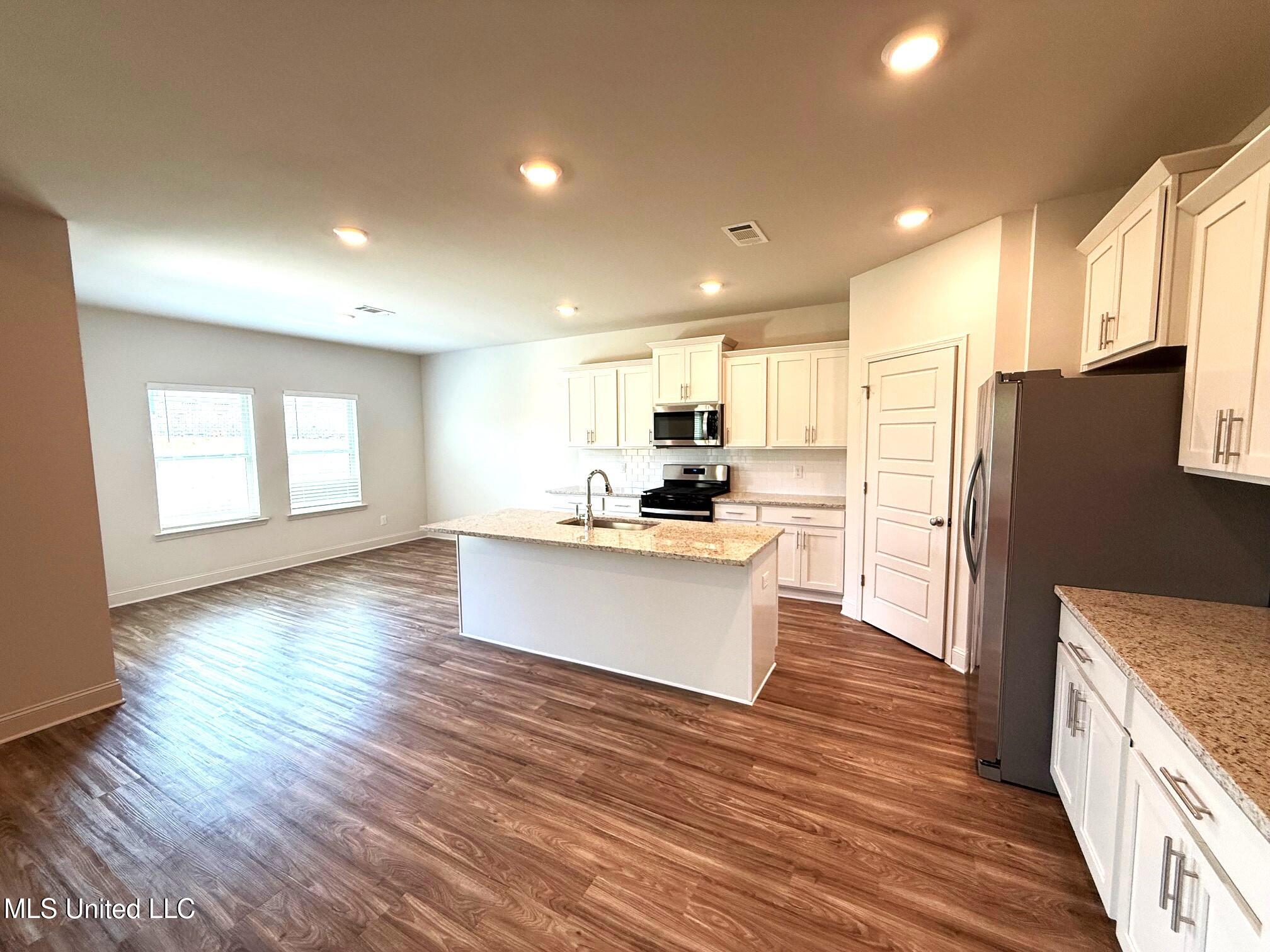 111 Saratoga Springs Property Photo 15