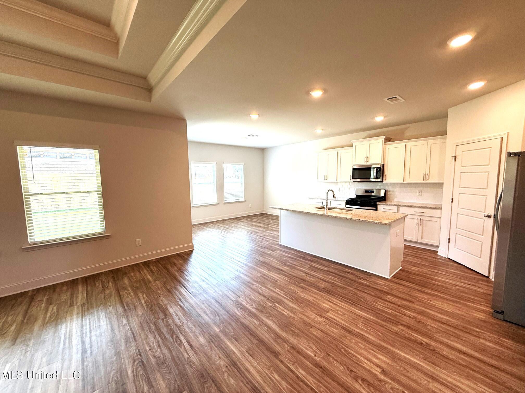 111 Saratoga Springs Property Photo 16