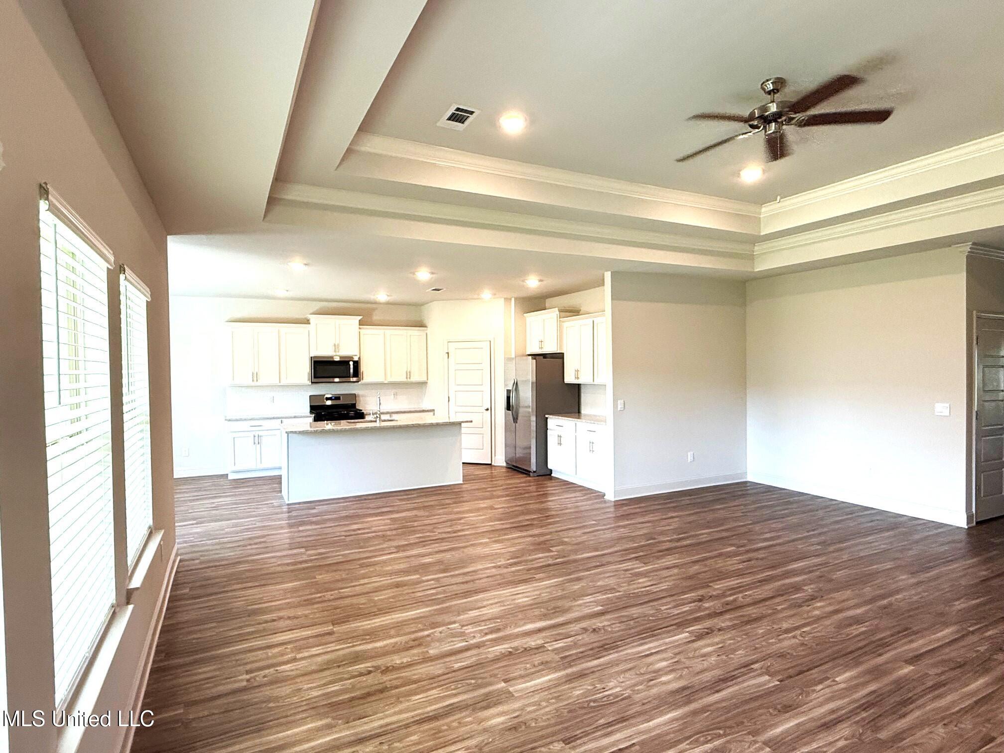 111 Saratoga Springs Property Photo 17