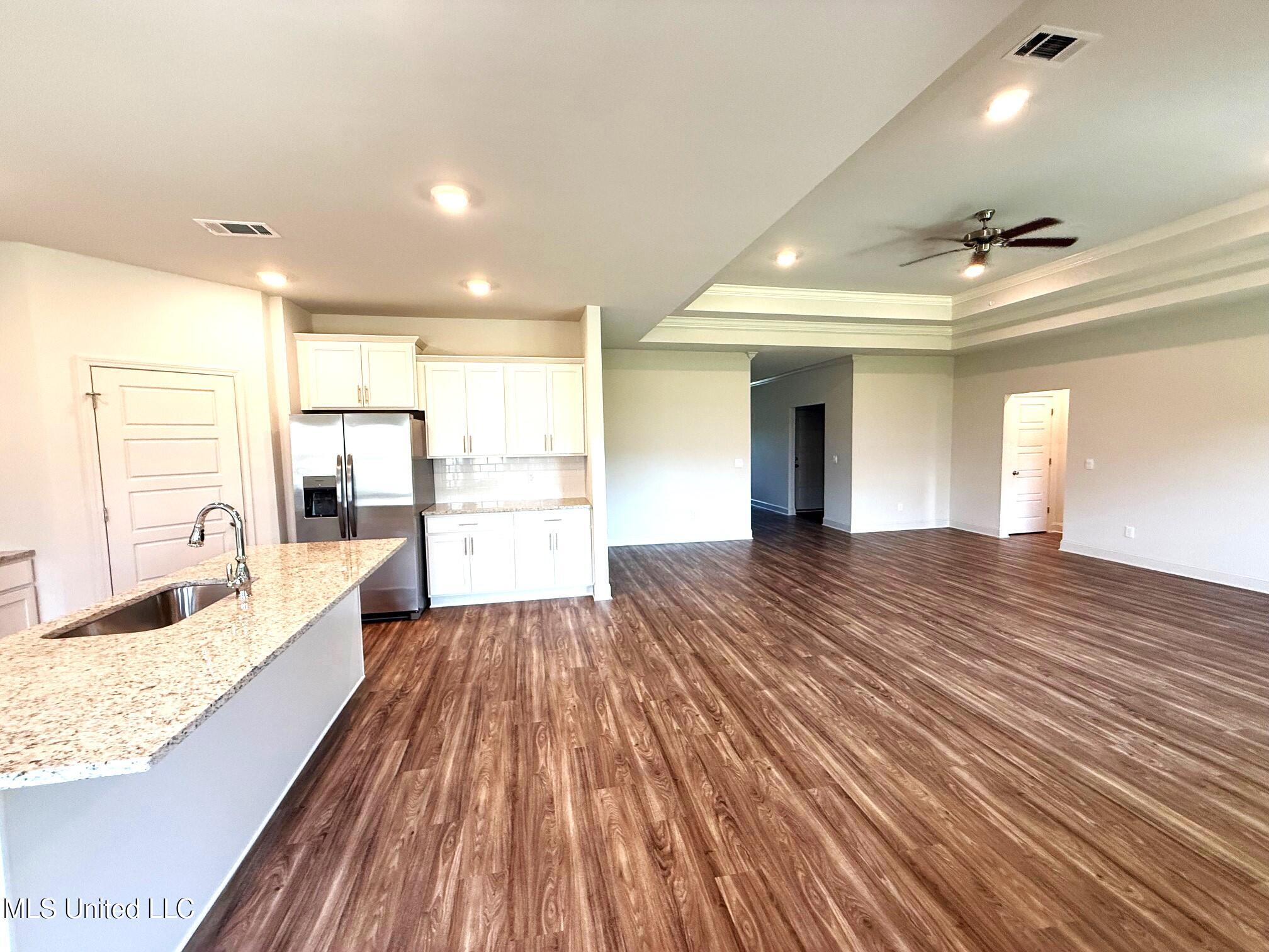 111 Saratoga Springs Property Photo 19
